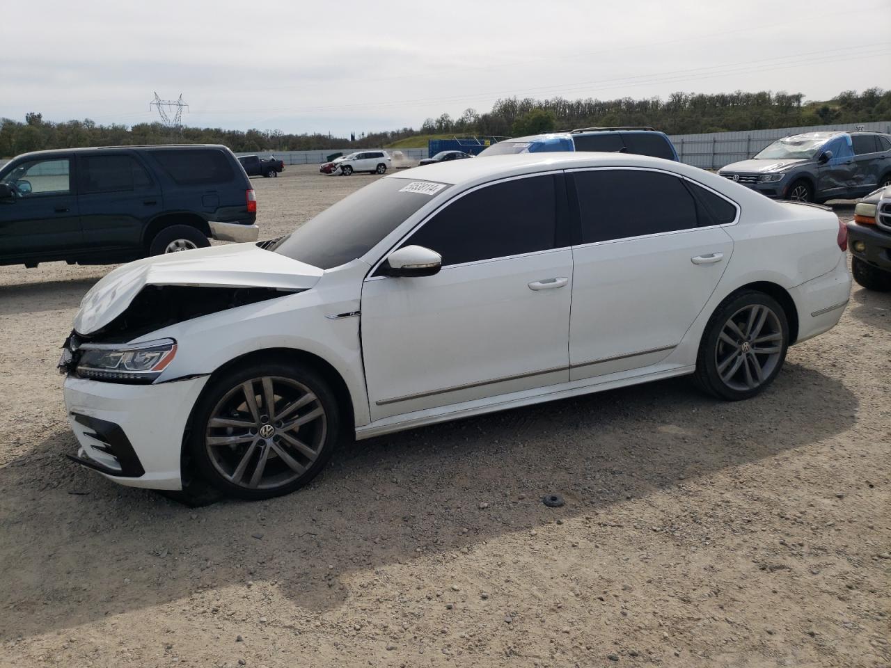 VOLKSWAGEN PASSAT 2017 1vwdt7a30hc052858