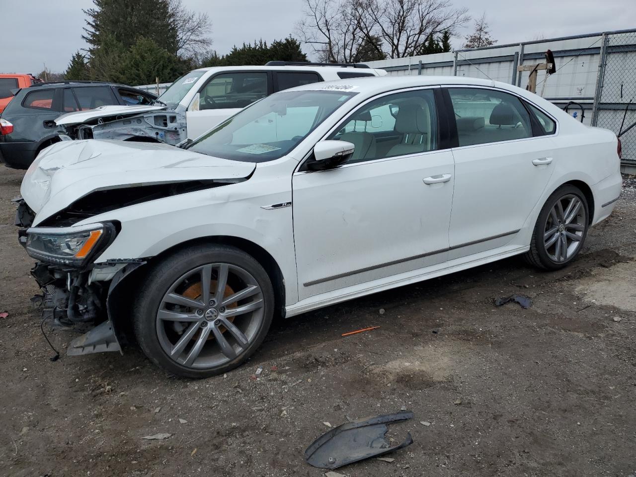 VOLKSWAGEN PASSAT 2017 1vwdt7a33hc046343