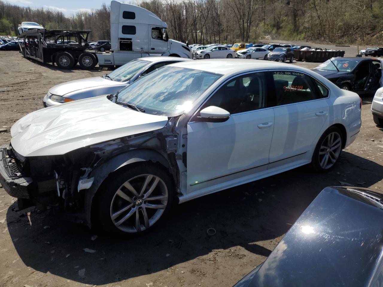 VOLKSWAGEN PASSAT 2017 1vwdt7a38hc027528