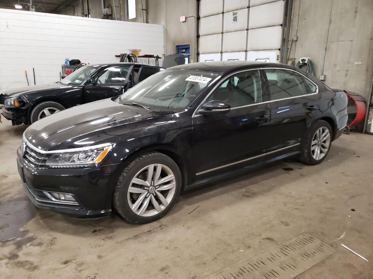 VOLKSWAGEN PASSAT 2017 1vwgt7a32hc027196