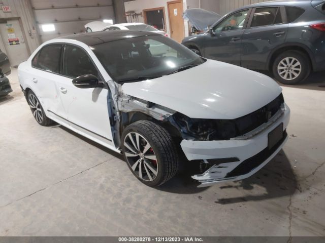 VOLKSWAGEN PASSAT 2018 1vwjm7a31jc036173