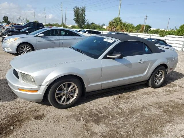 FORD MUSTANG 2005 1zvft84n555203852