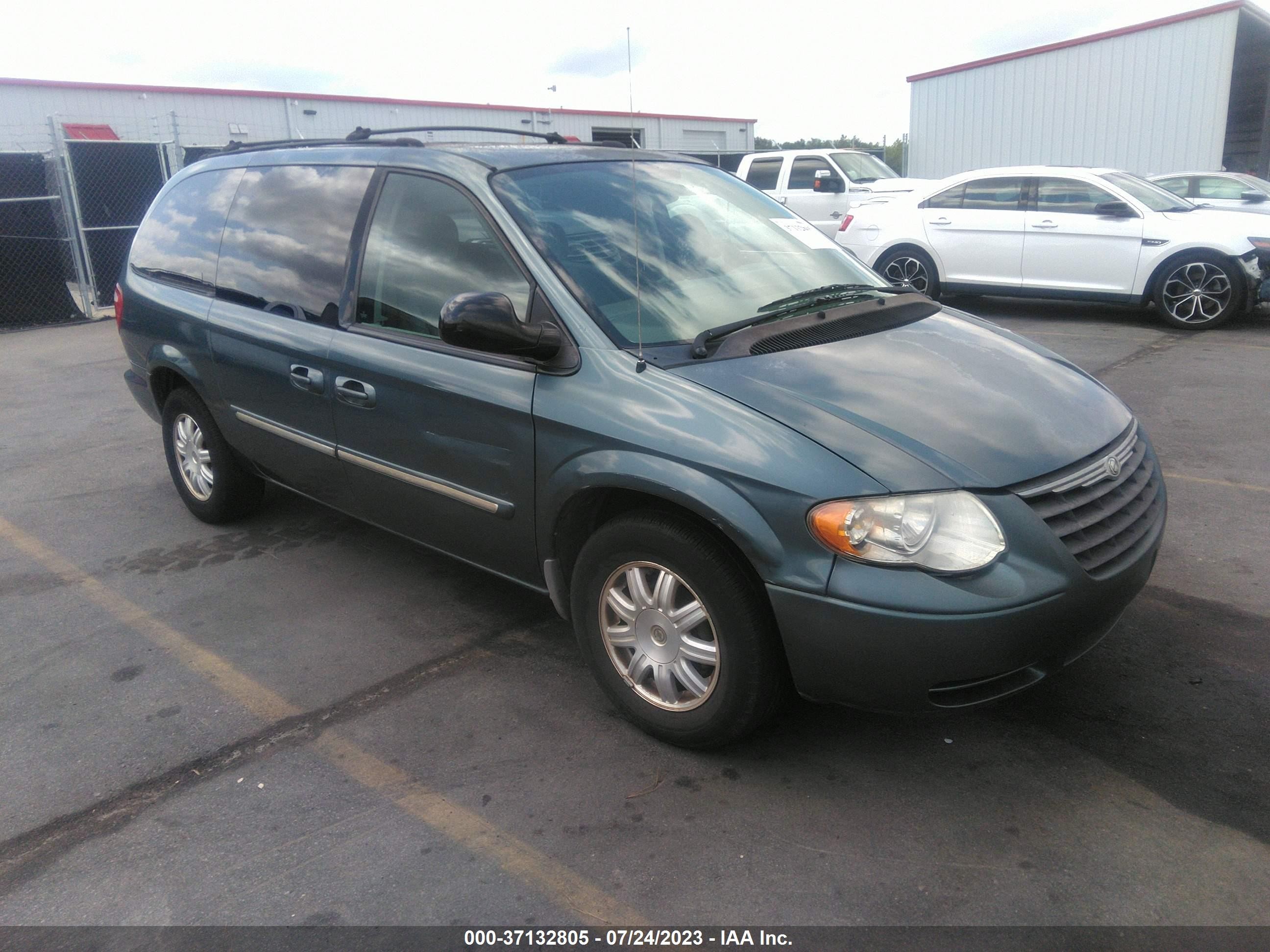 CHRYSLER TOWN & COUNTRY 2006 2a4gp54l06r671916