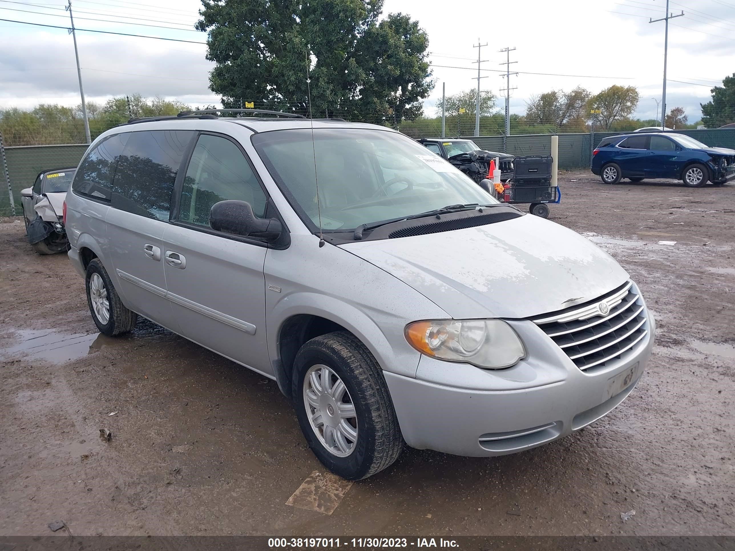 CHRYSLER TOWN & COUNTRY 2006 2a4gp54l66r703624