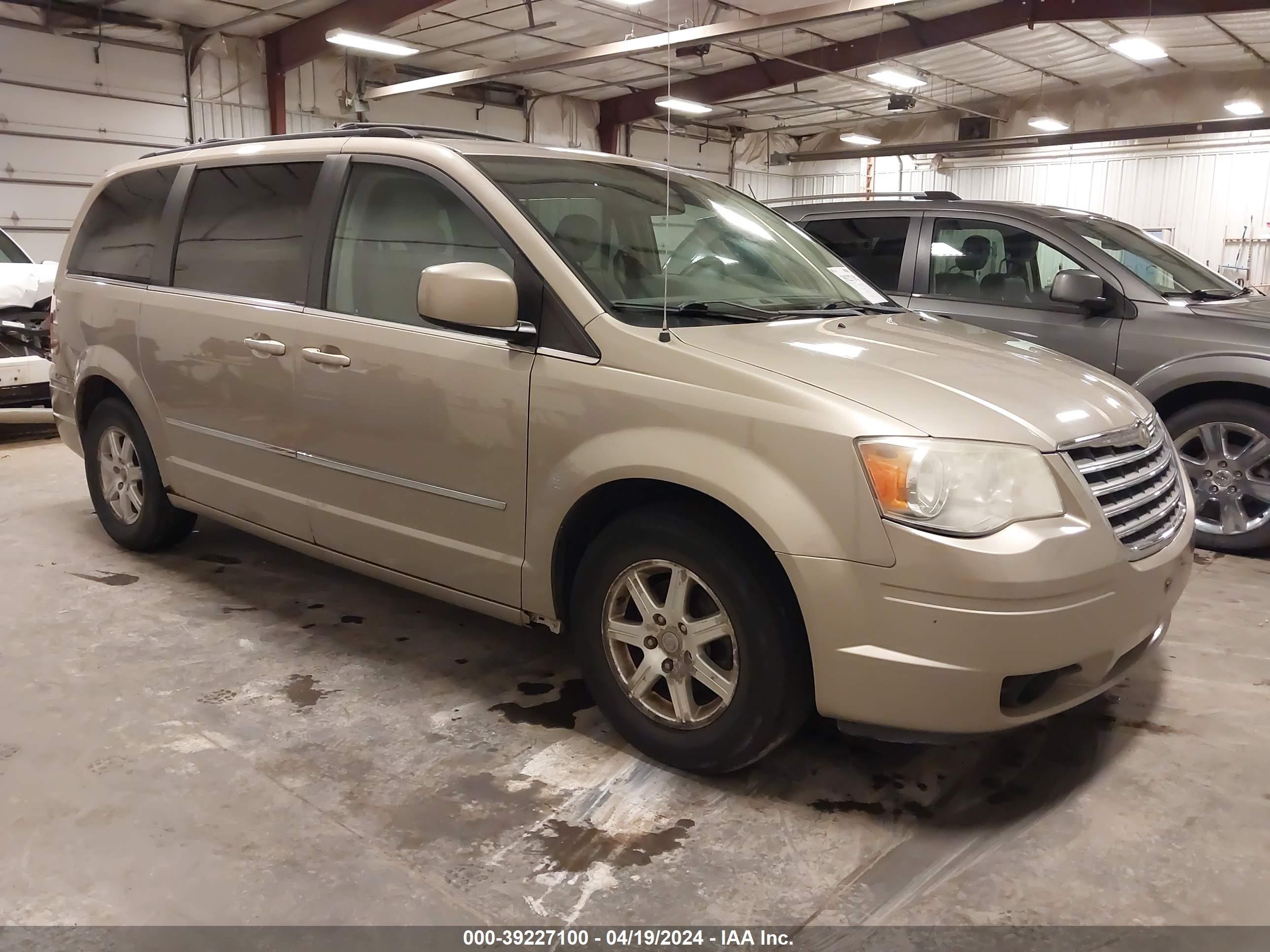 CHRYSLER TOWN & COUNTRY 2009 2a8hr54199r567358