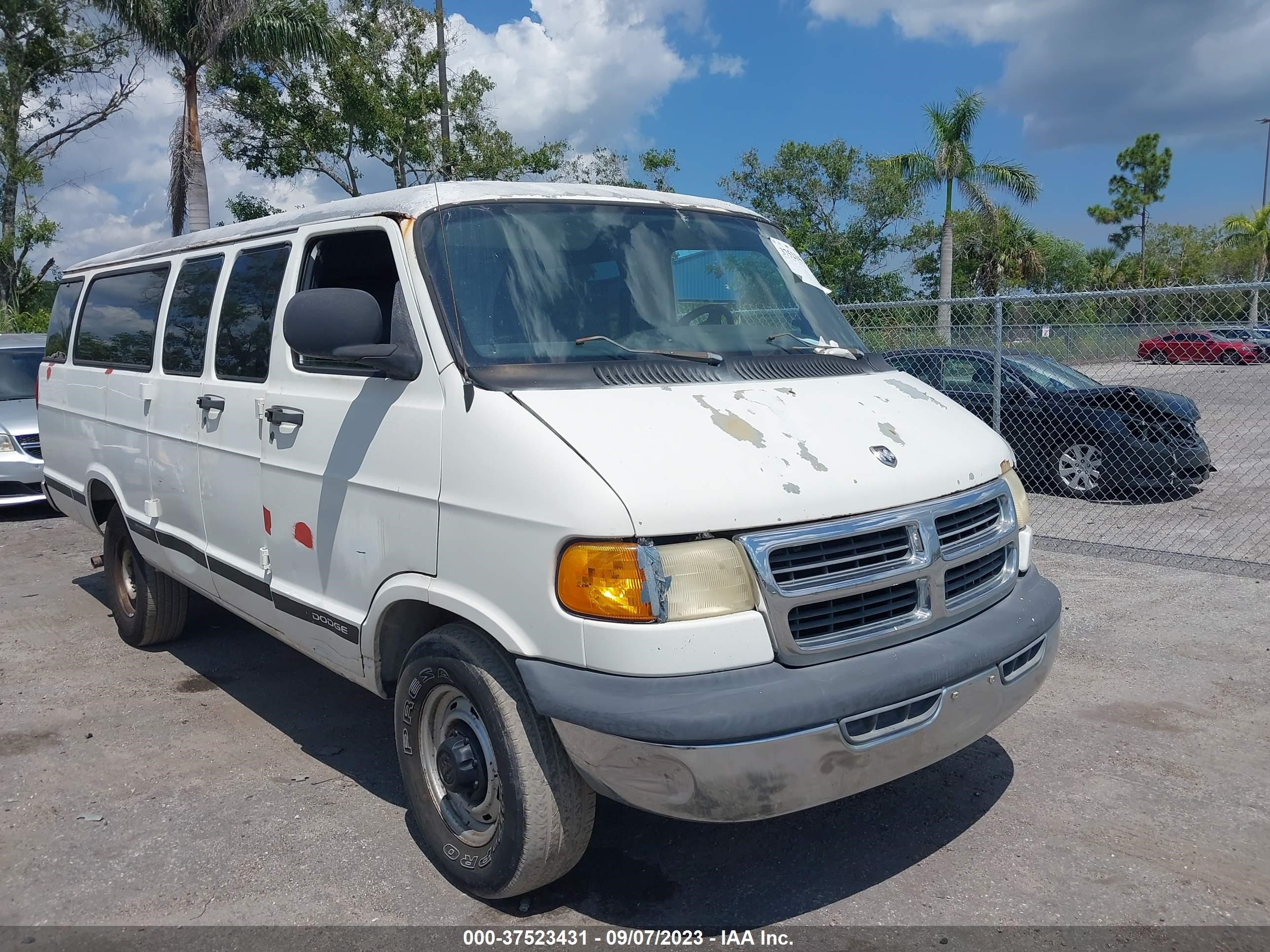 DODGE RAM VAN 2001 2b5wb35z21k551259