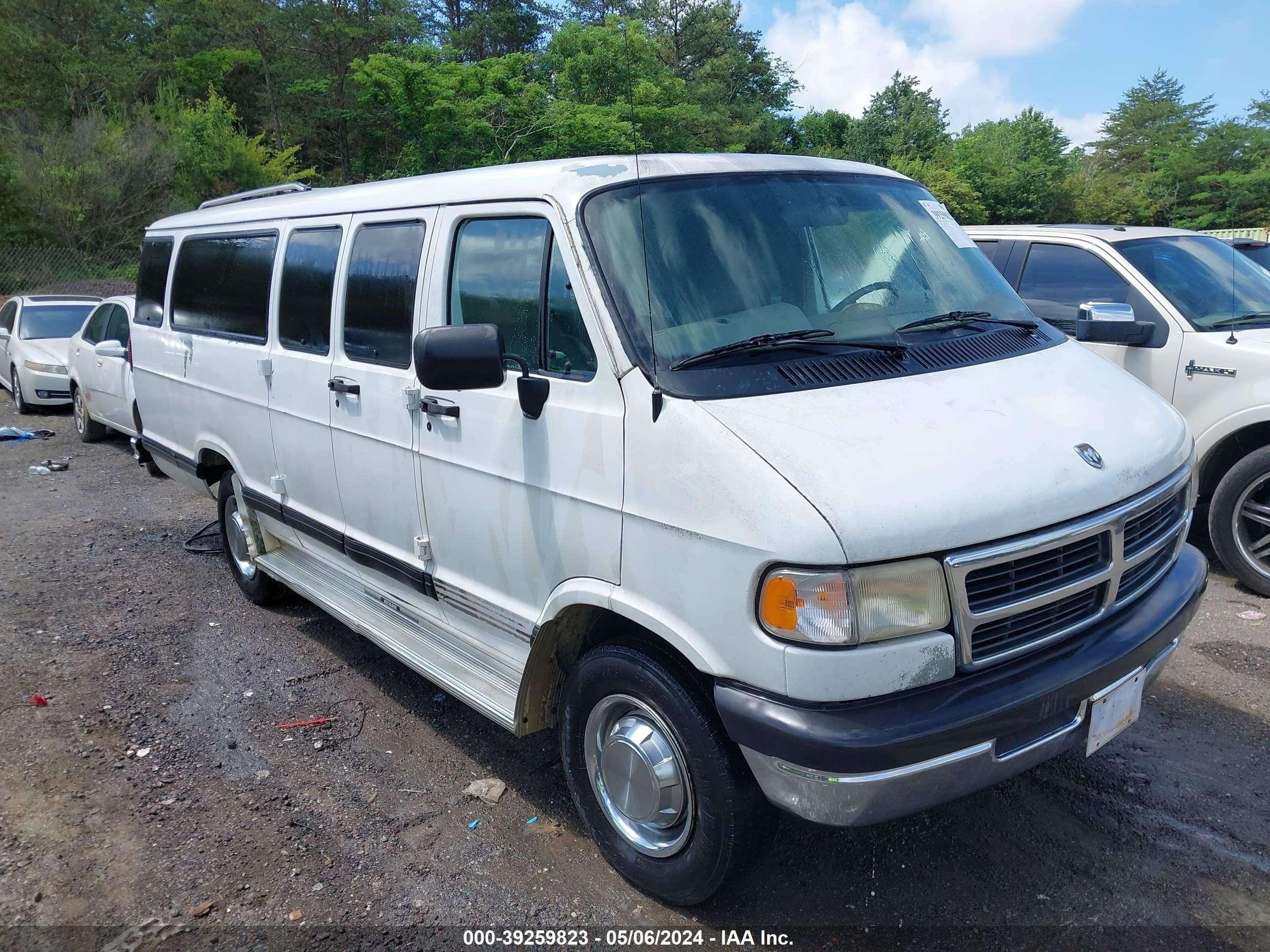 DODGE RAM VAN 1996 2b5wb35z8tk112943