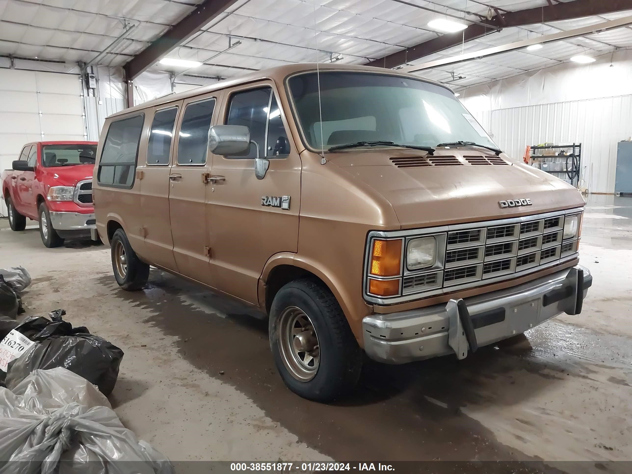 DODGE RAM VAN 1988 2b6gb13y0jk112723