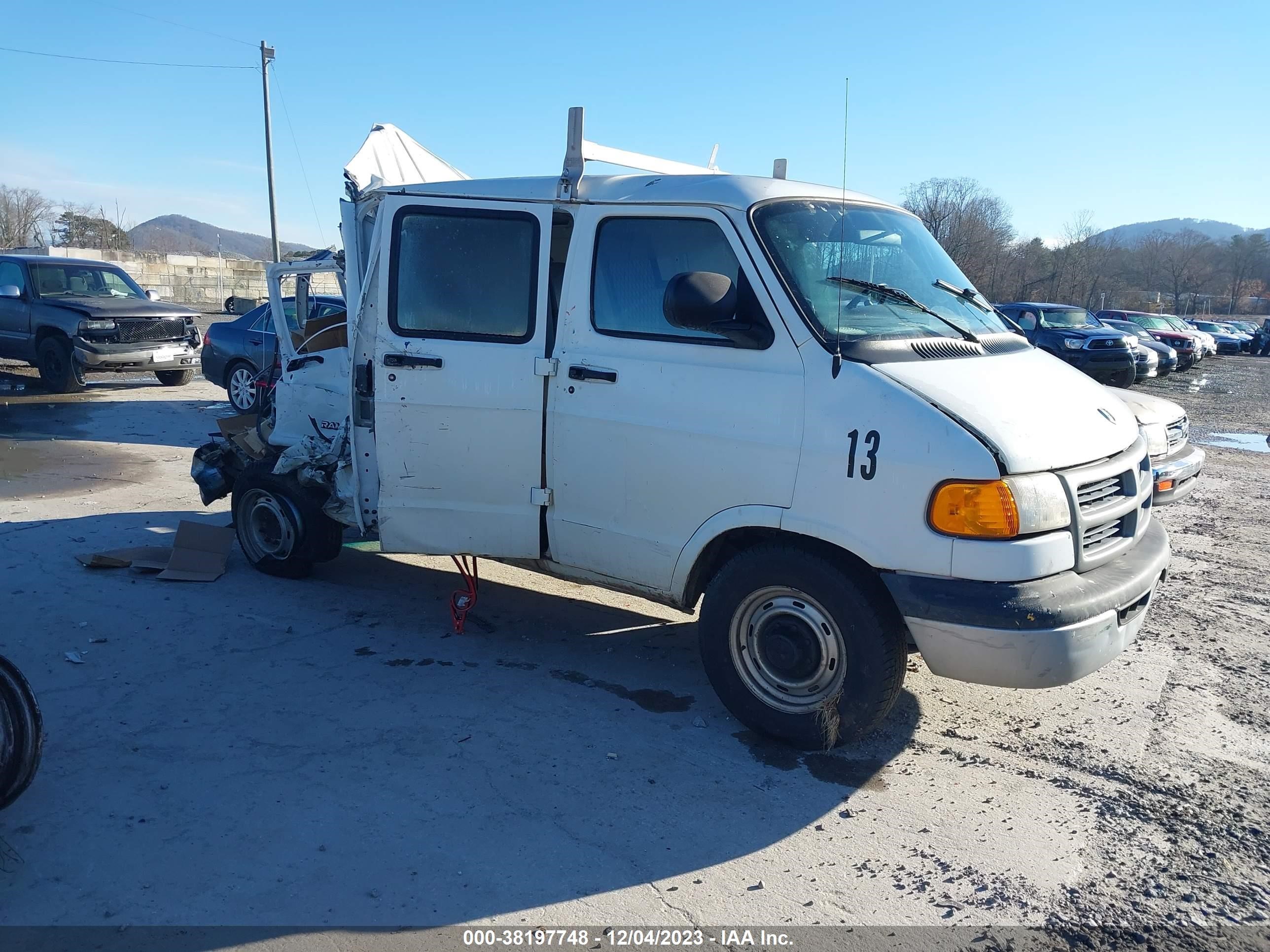 DODGE RAM VAN 1999 2b7jb21y0xk522179