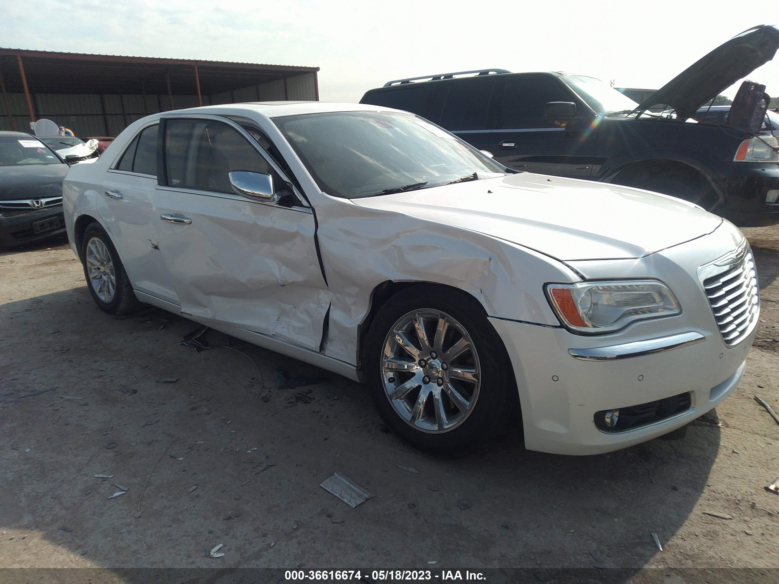 CHRYSLER 300 2011 2c3ca6ct8bh561052