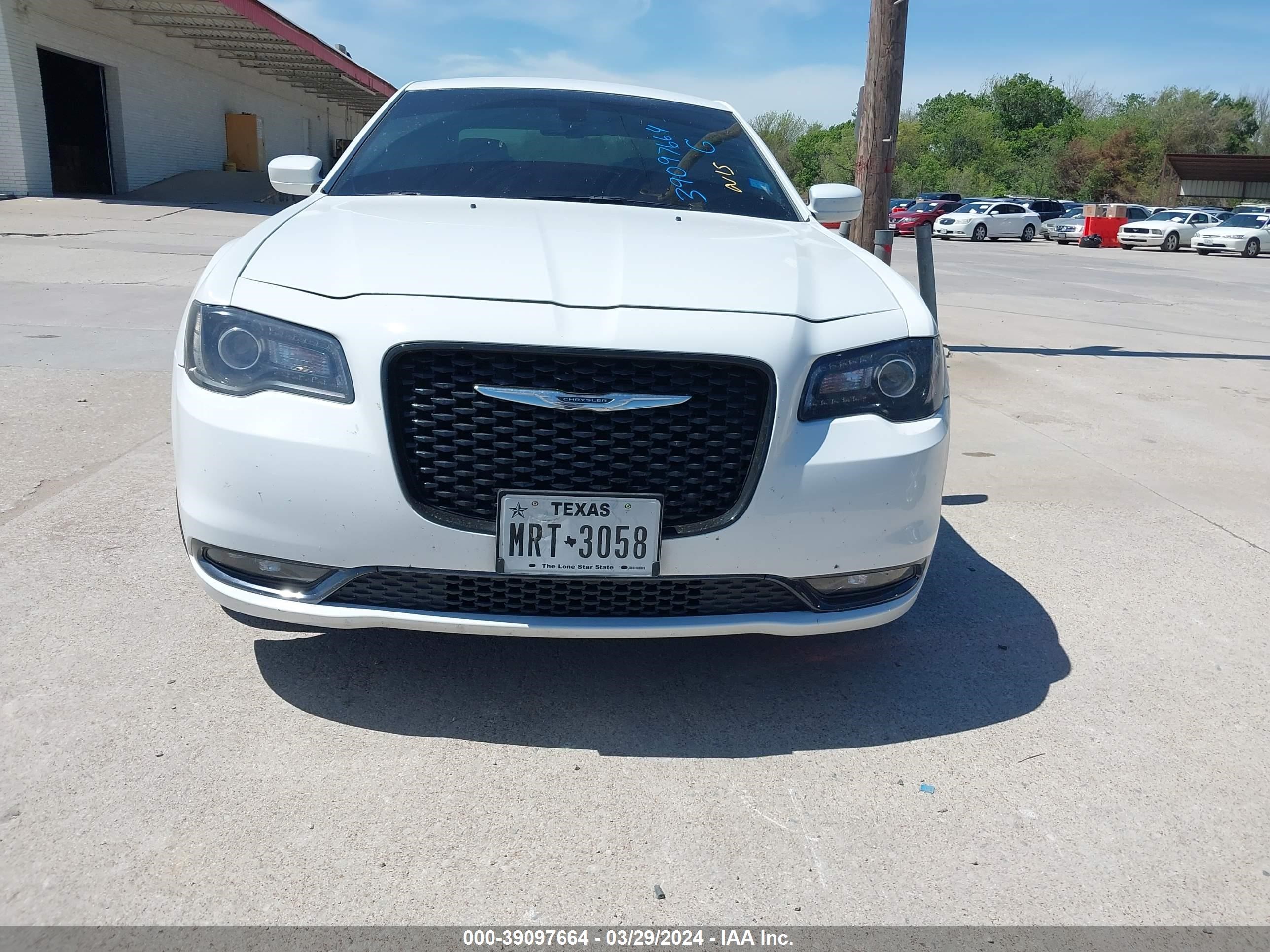 CHRYSLER 300 2018 2c3ccabg3jh212512