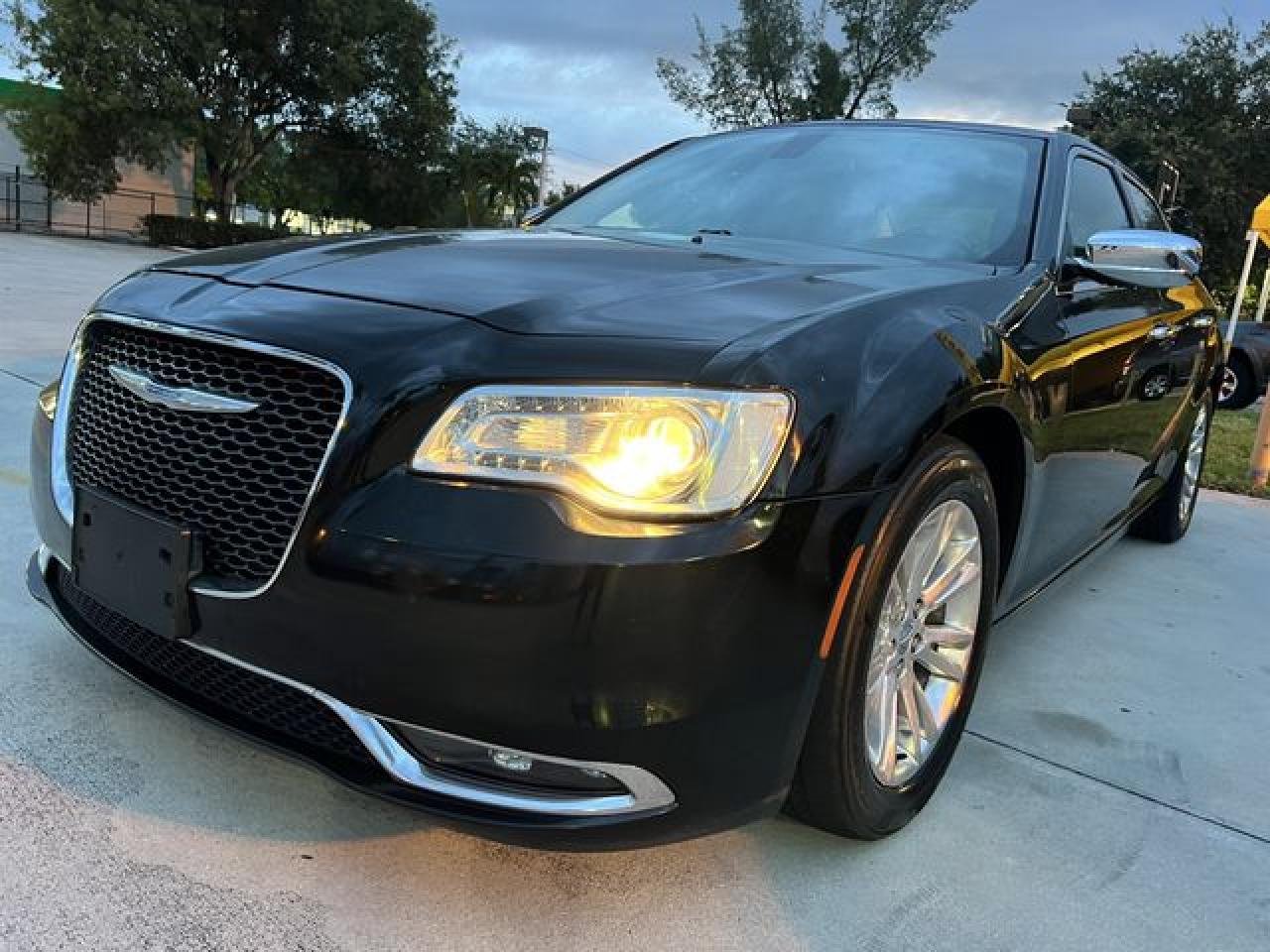 CHRYSLER 300 2017 2c3ccaeg8hh564183