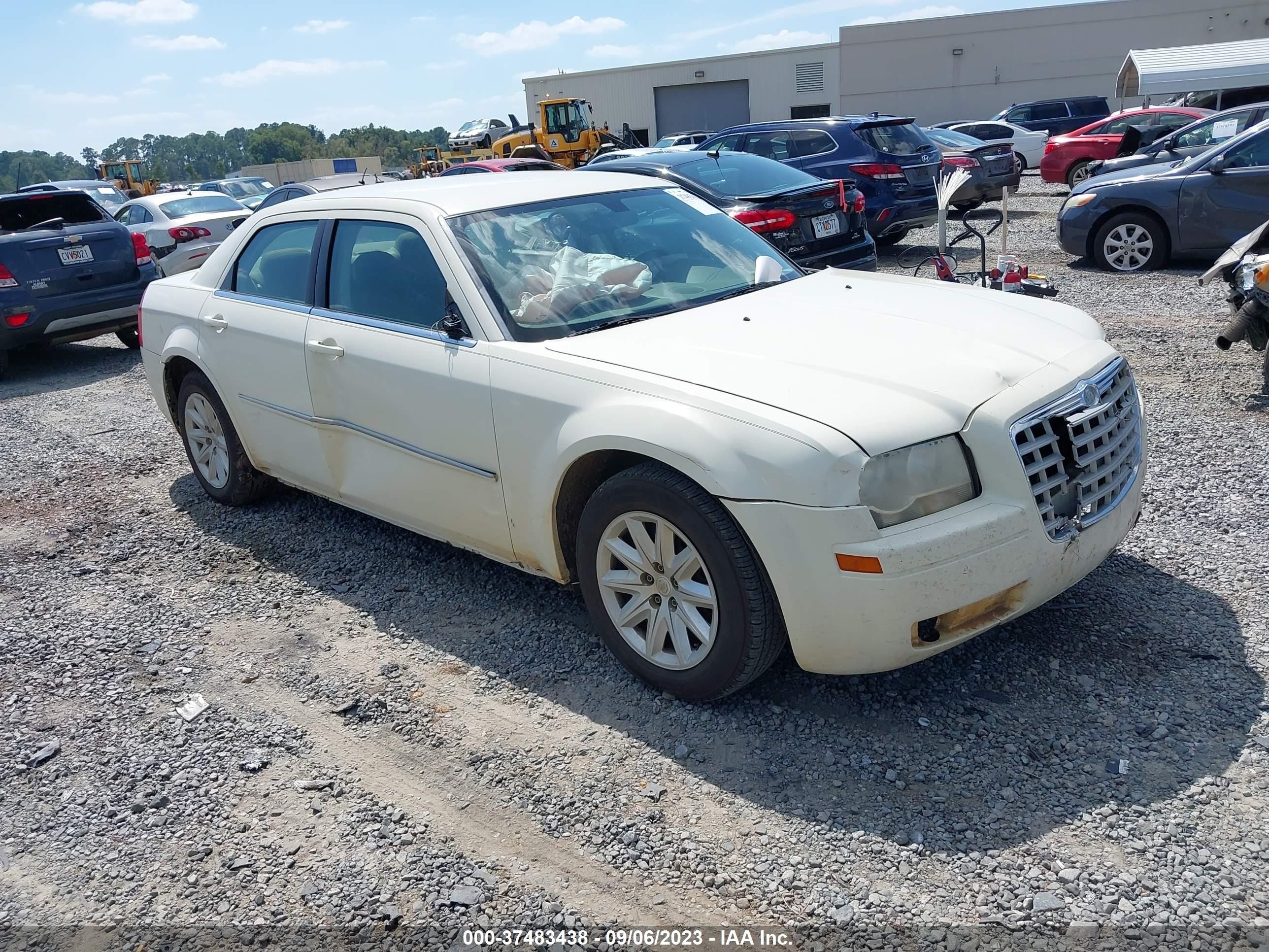 CHRYSLER 300 2008 2c3ka43r28h305227