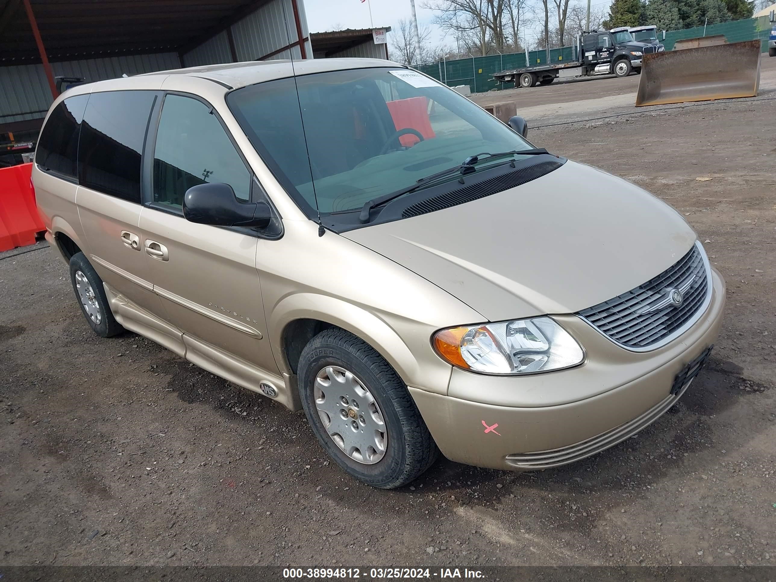 CHRYSLER TOWN & COUNTRY 2001 2c4gp44301r250013