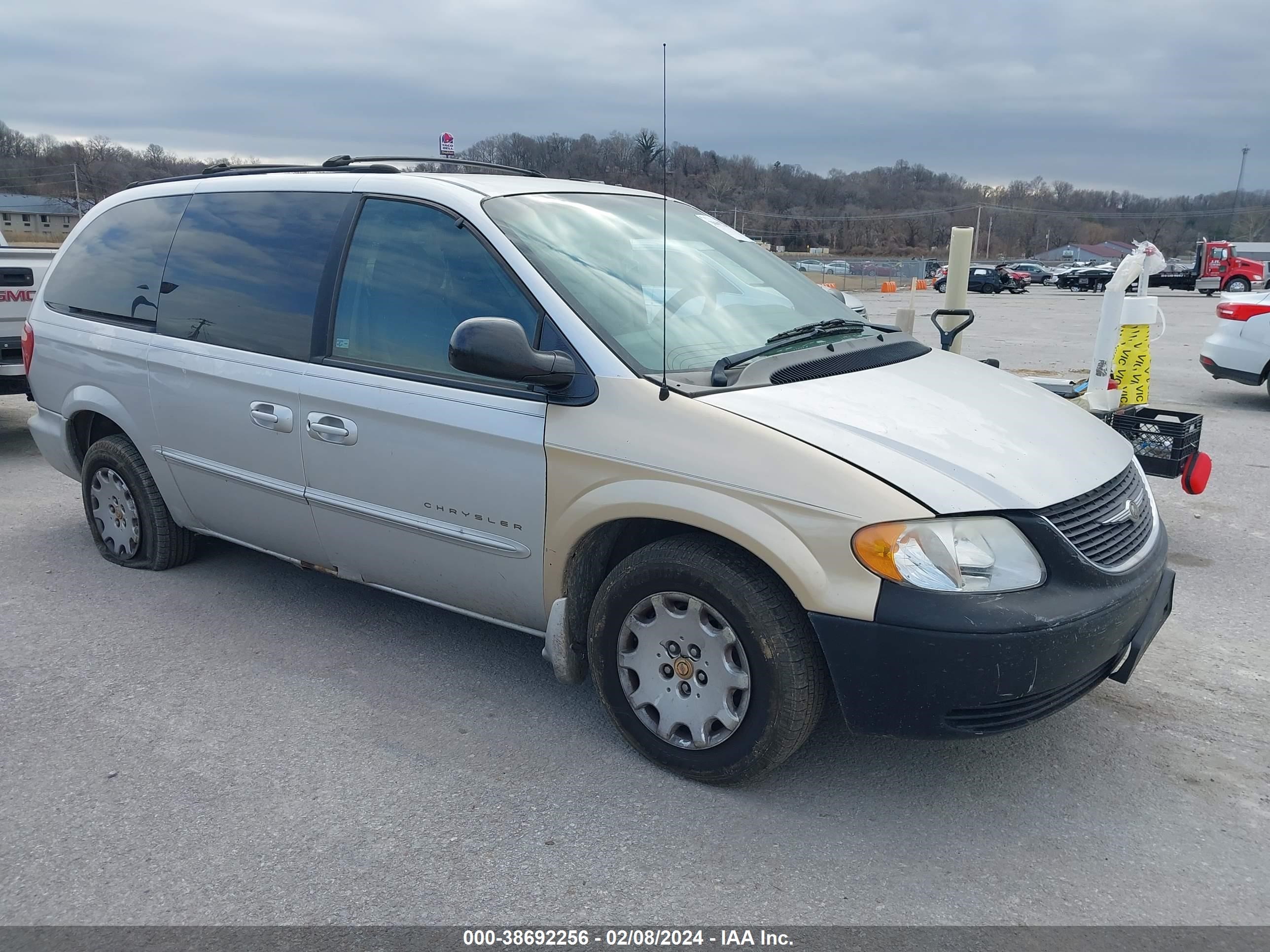 CHRYSLER TOWN & COUNTRY 2001 2c4gp44g81r108723