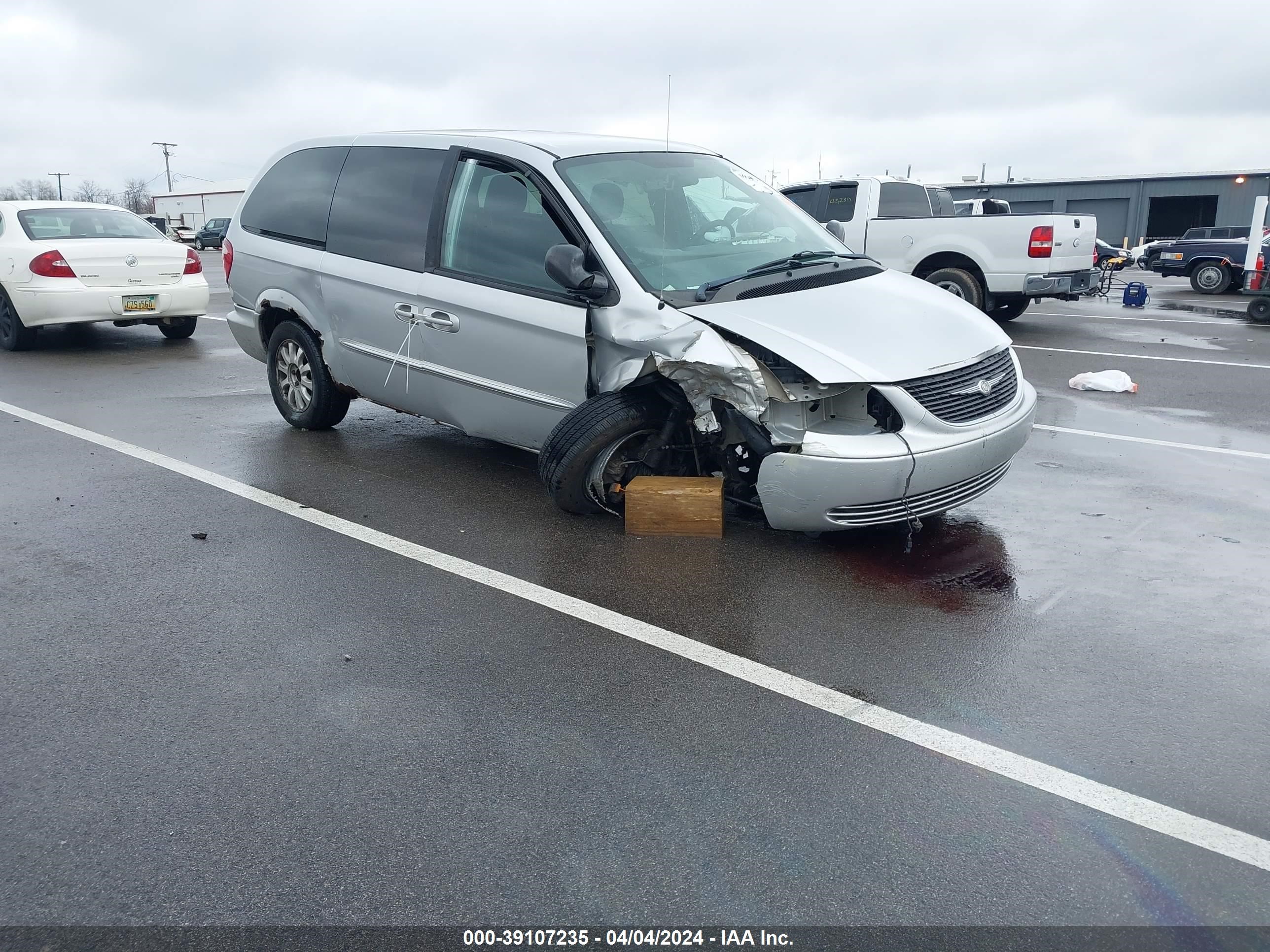 CHRYSLER TOWN & COUNTRY 2003 2c4gp44l73r143608