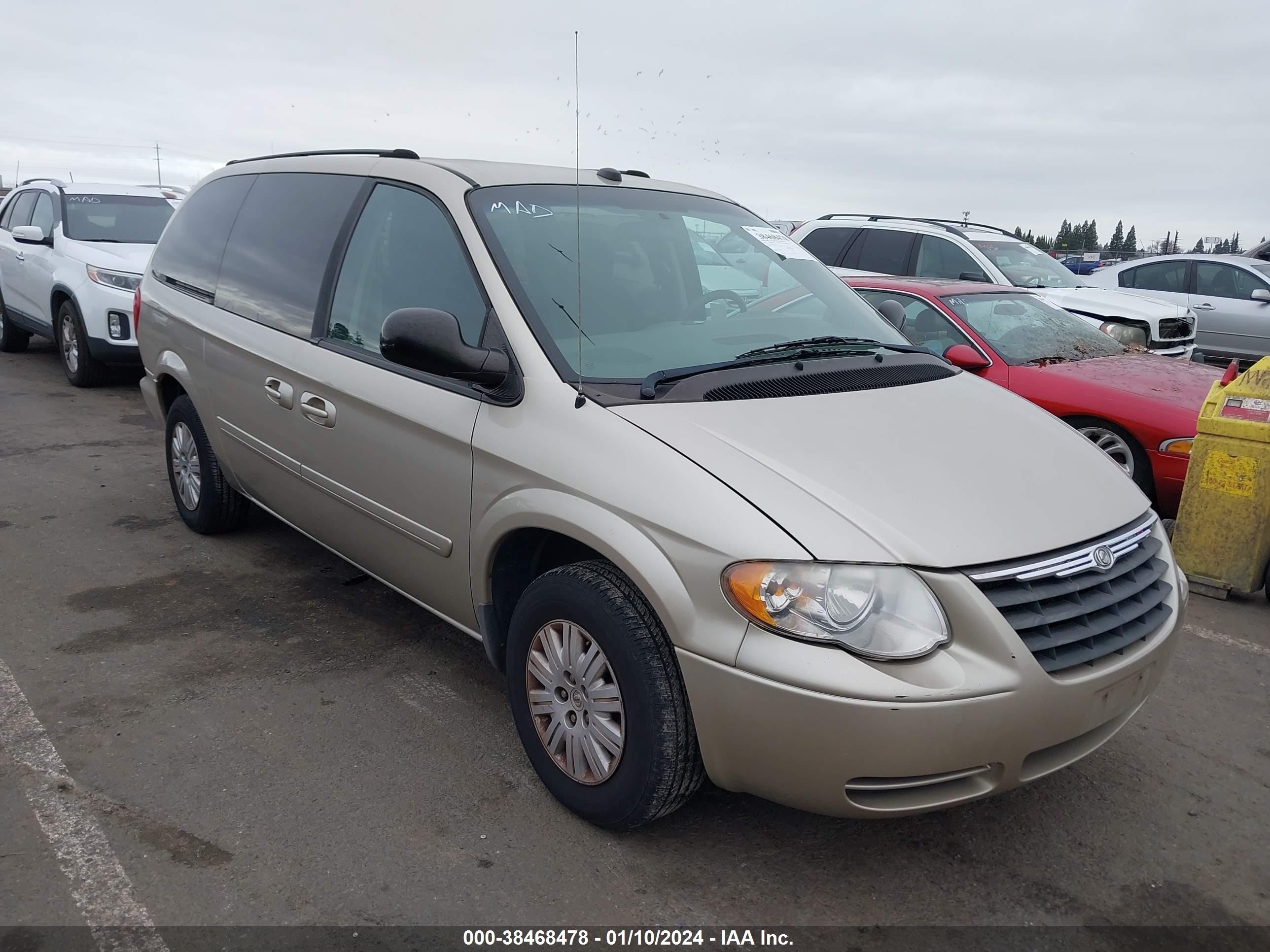 CHRYSLER TOWN & COUNTRY 2005 2c4gp44r05r538141