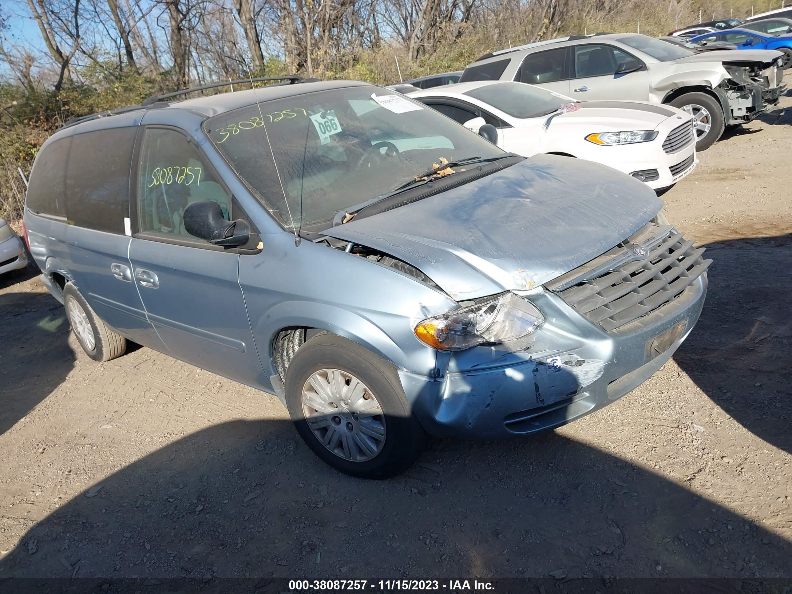 CHRYSLER TOWN & COUNTRY 2005 2c4gp44r55r134039