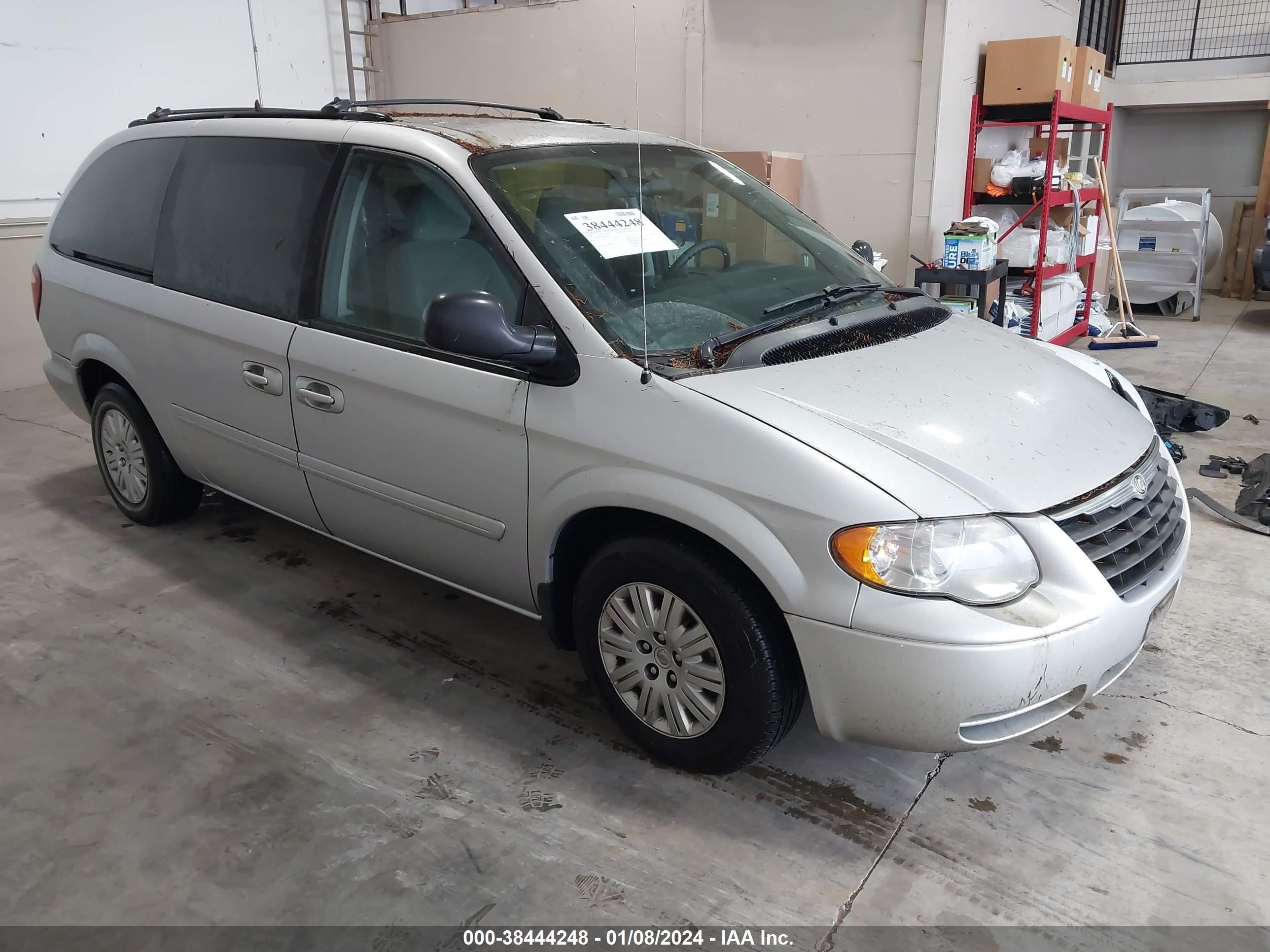 CHRYSLER TOWN & COUNTRY 2005 2c4gp44r55r378225