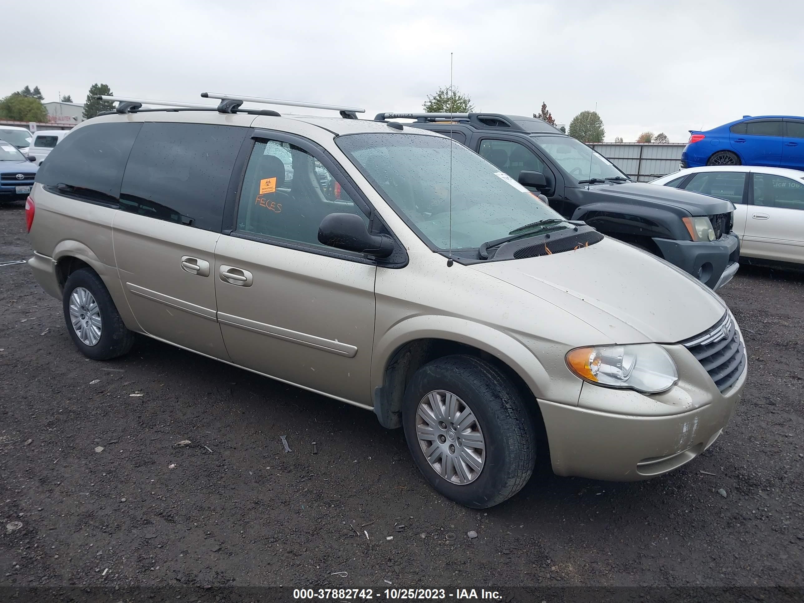 CHRYSLER TOWN & COUNTRY 2005 2c4gp44r55r558532