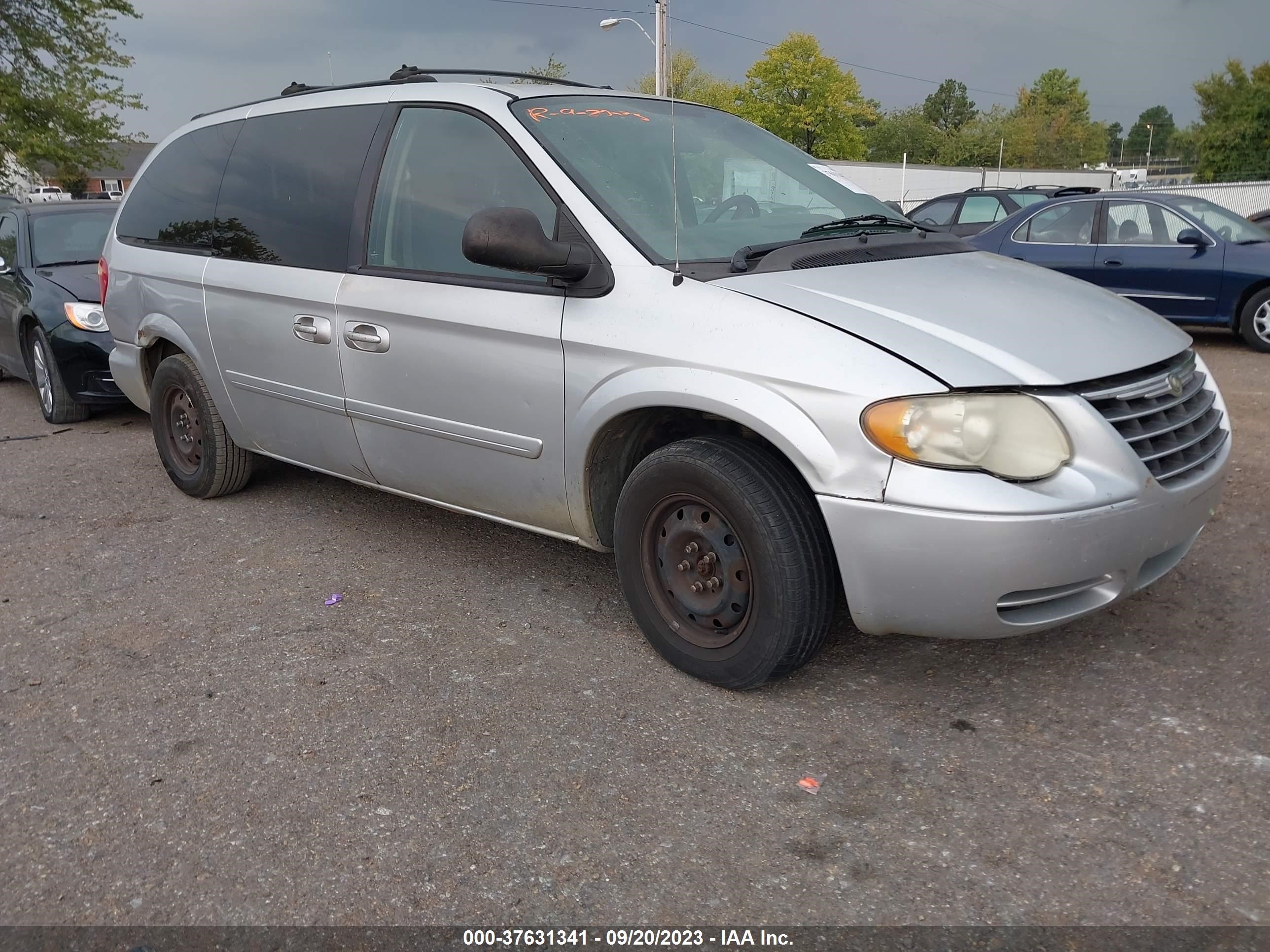 CHRYSLER TOWN & COUNTRY 2005 2c4gp44r55r589991