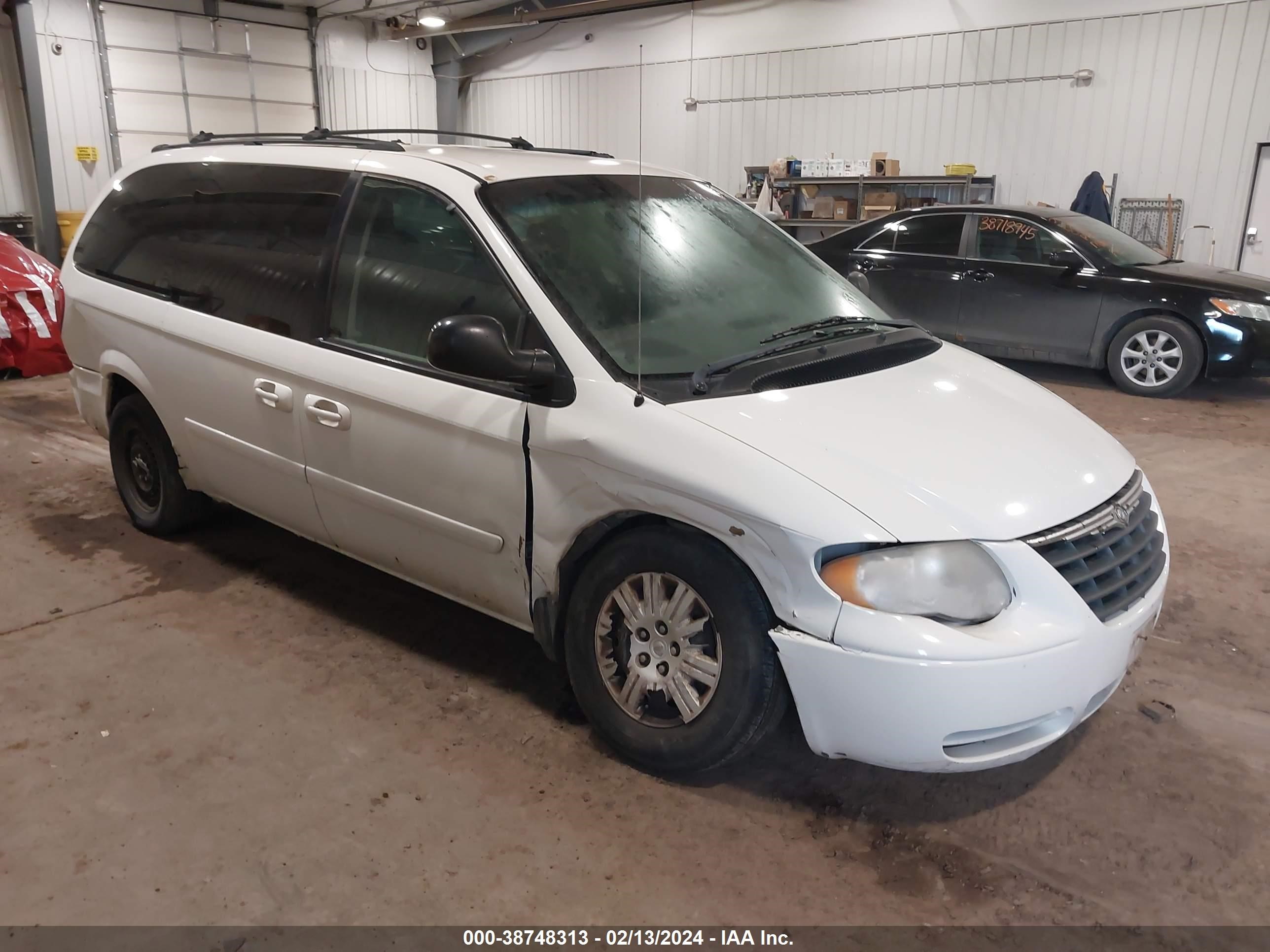 CHRYSLER TOWN & COUNTRY 2005 2c4gp44r65r123695