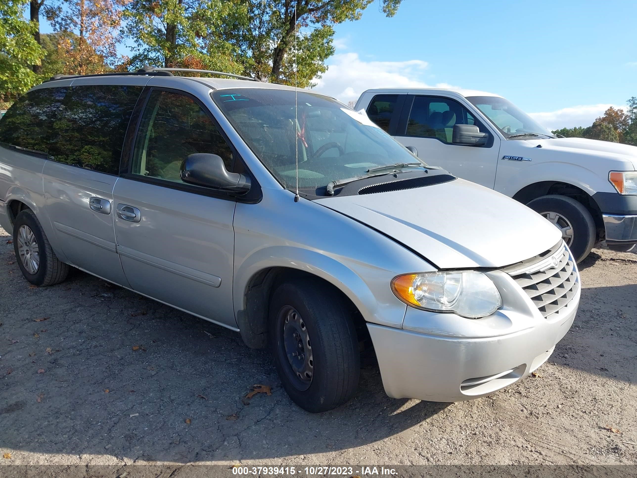 CHRYSLER TOWN & COUNTRY 2005 2c4gp44r65r468614