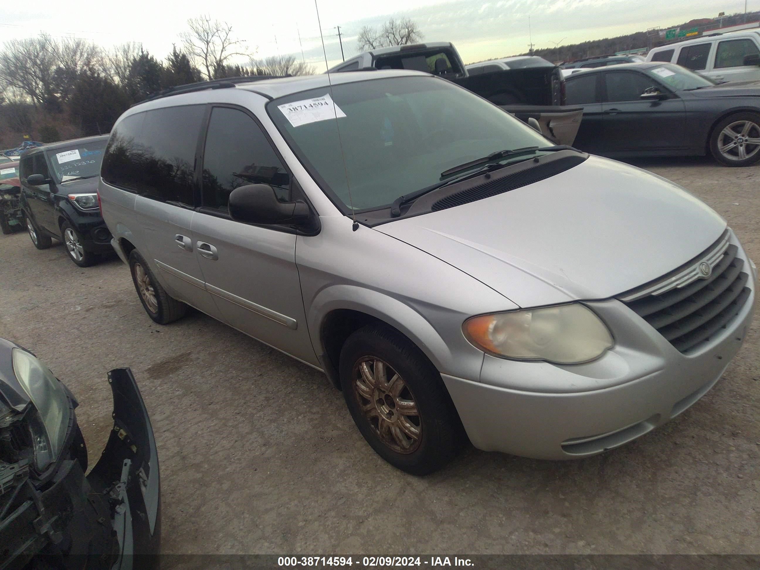 CHRYSLER TOWN & COUNTRY 2005 2c4gp54l05r383592