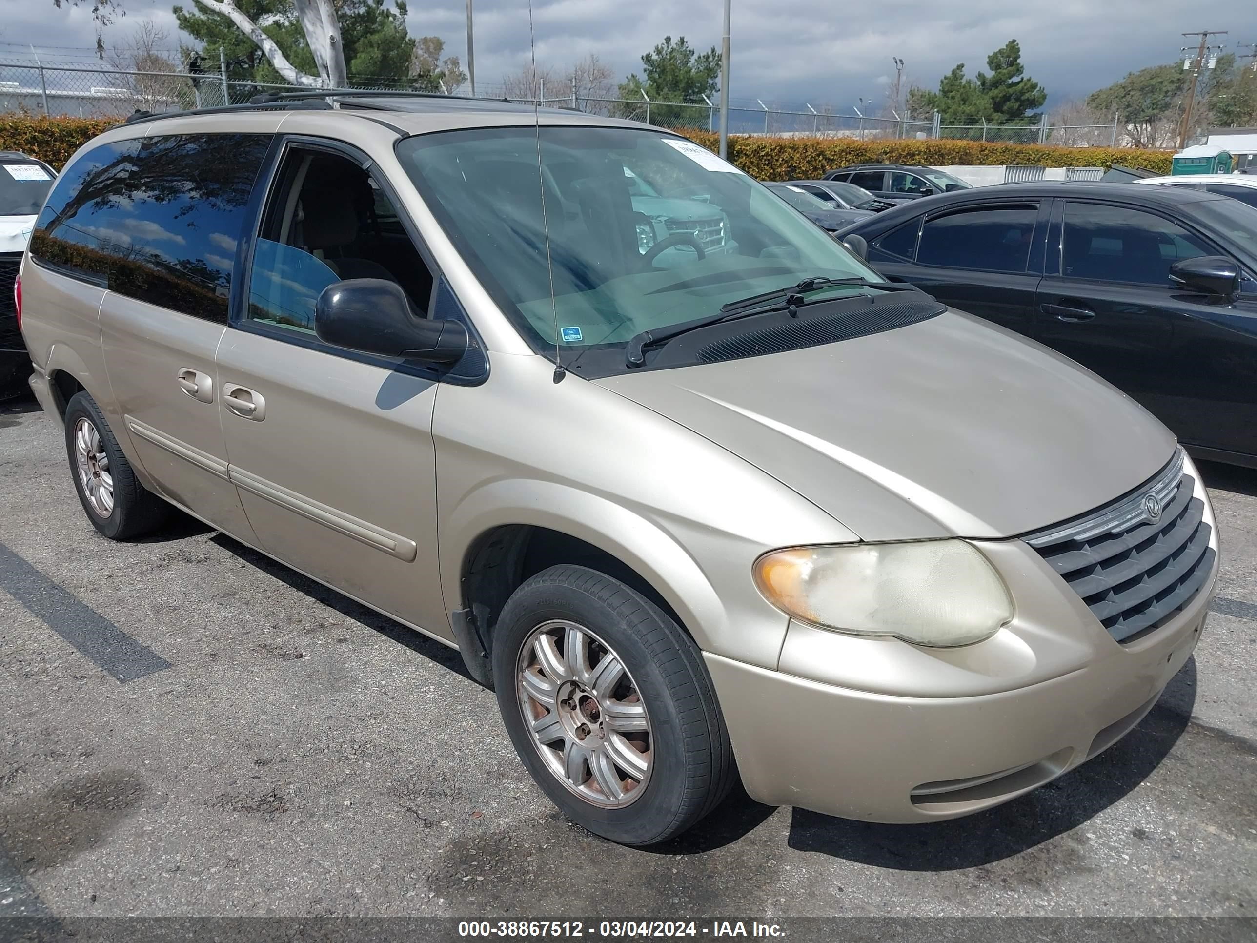 CHRYSLER TOWN & COUNTRY 2005 2c4gp54l15r169047