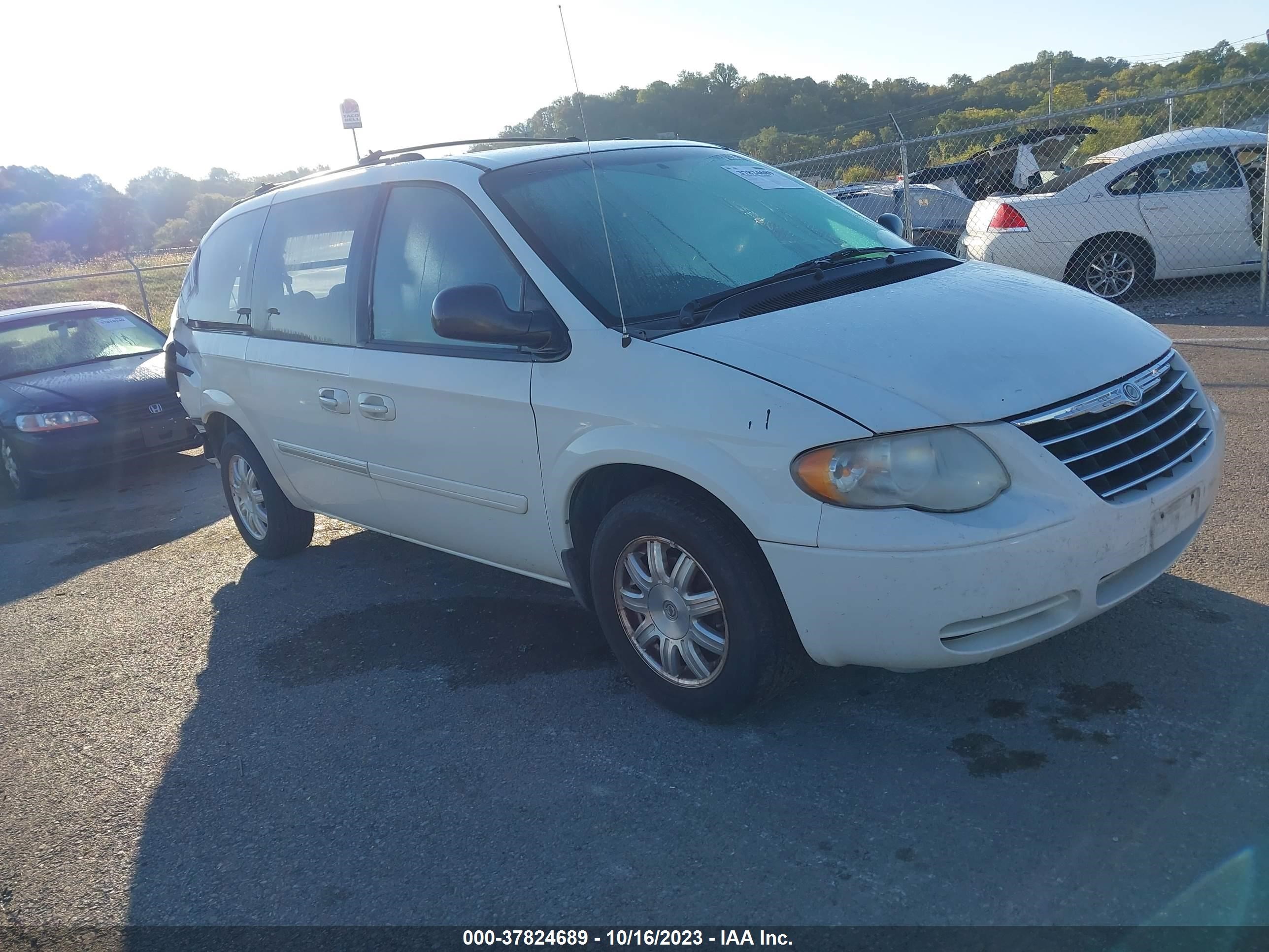 CHRYSLER TOWN & COUNTRY 2005 2c4gp54l15r185216