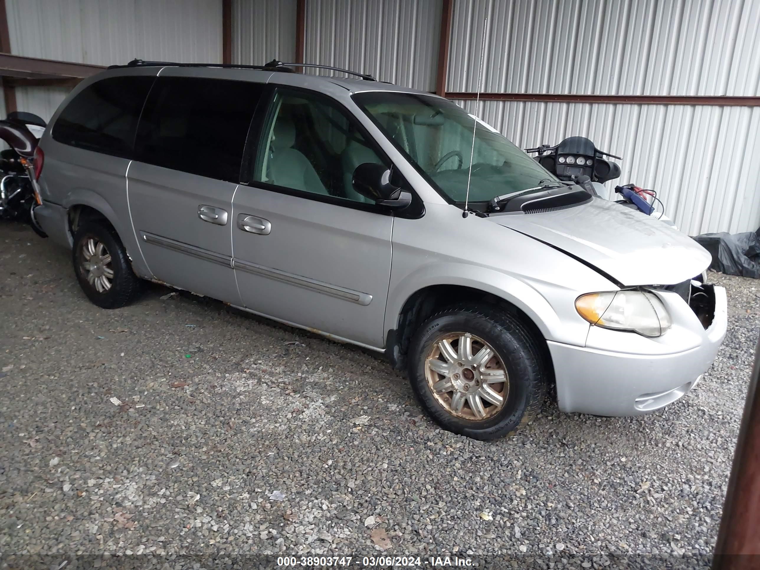 CHRYSLER TOWN & COUNTRY 2005 2c4gp54l15r323109