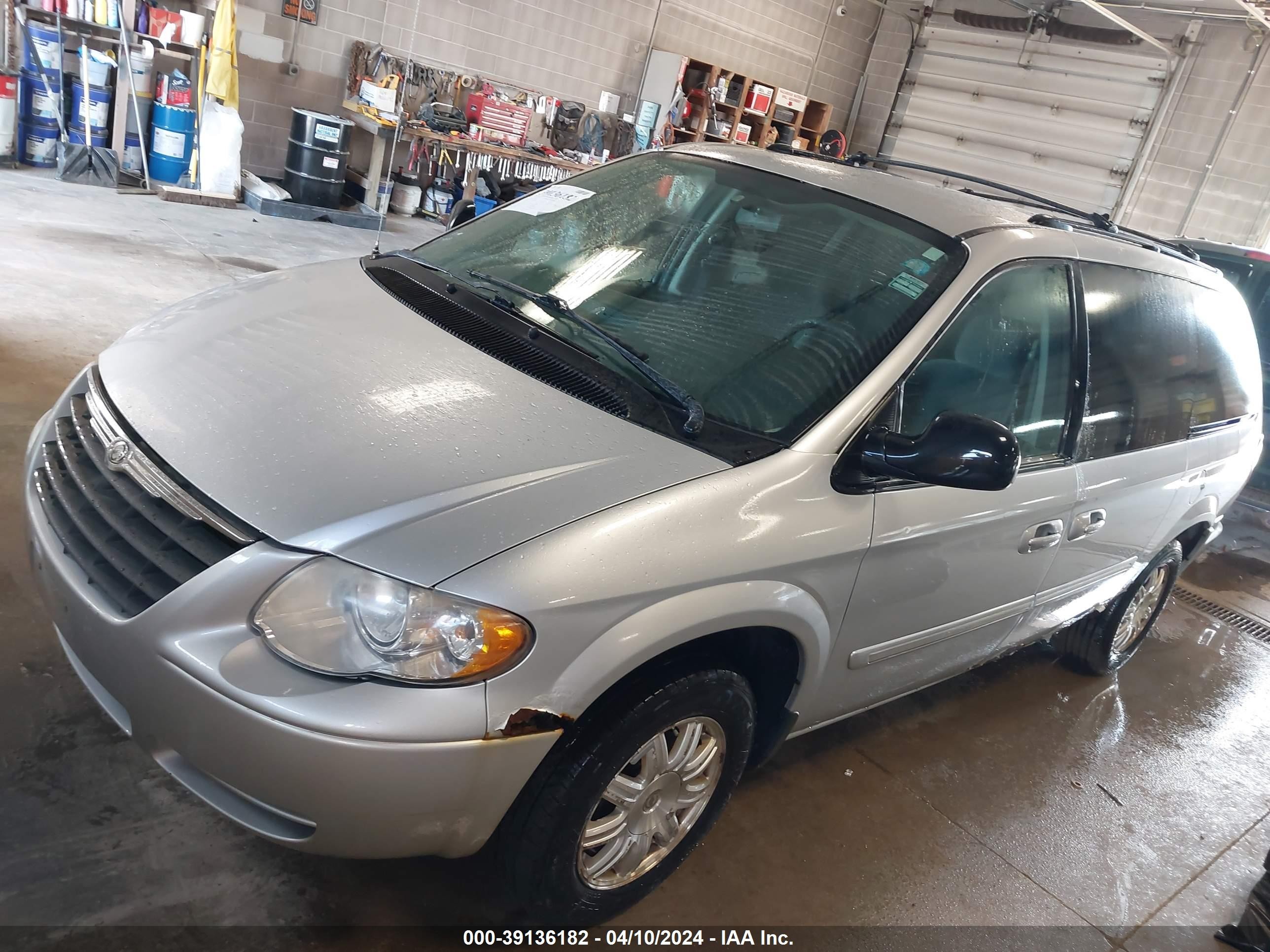 CHRYSLER TOWN & COUNTRY 2005 2c4gp54l25r506048