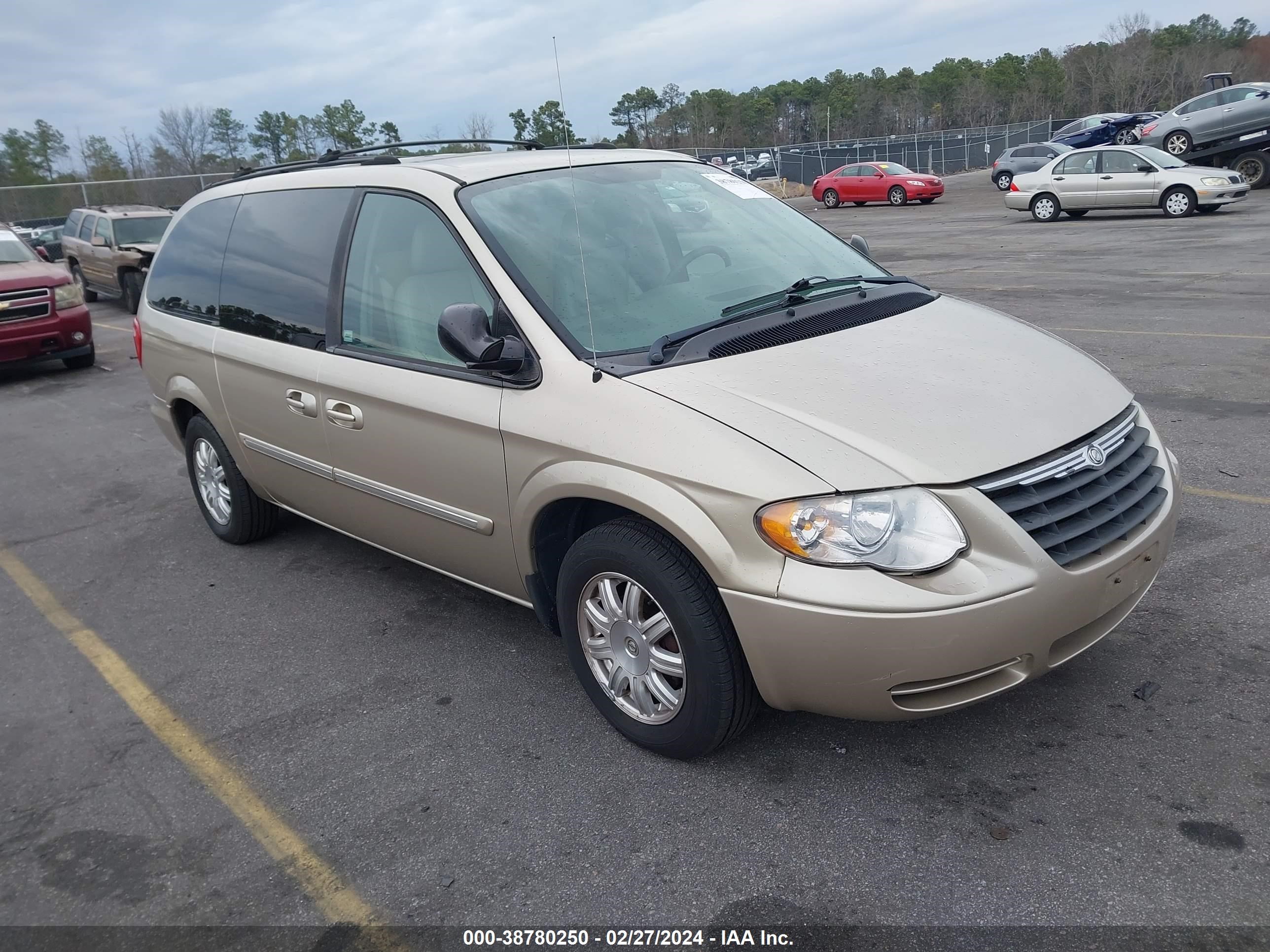 CHRYSLER TOWN & COUNTRY 2005 2c4gp54l35r269537