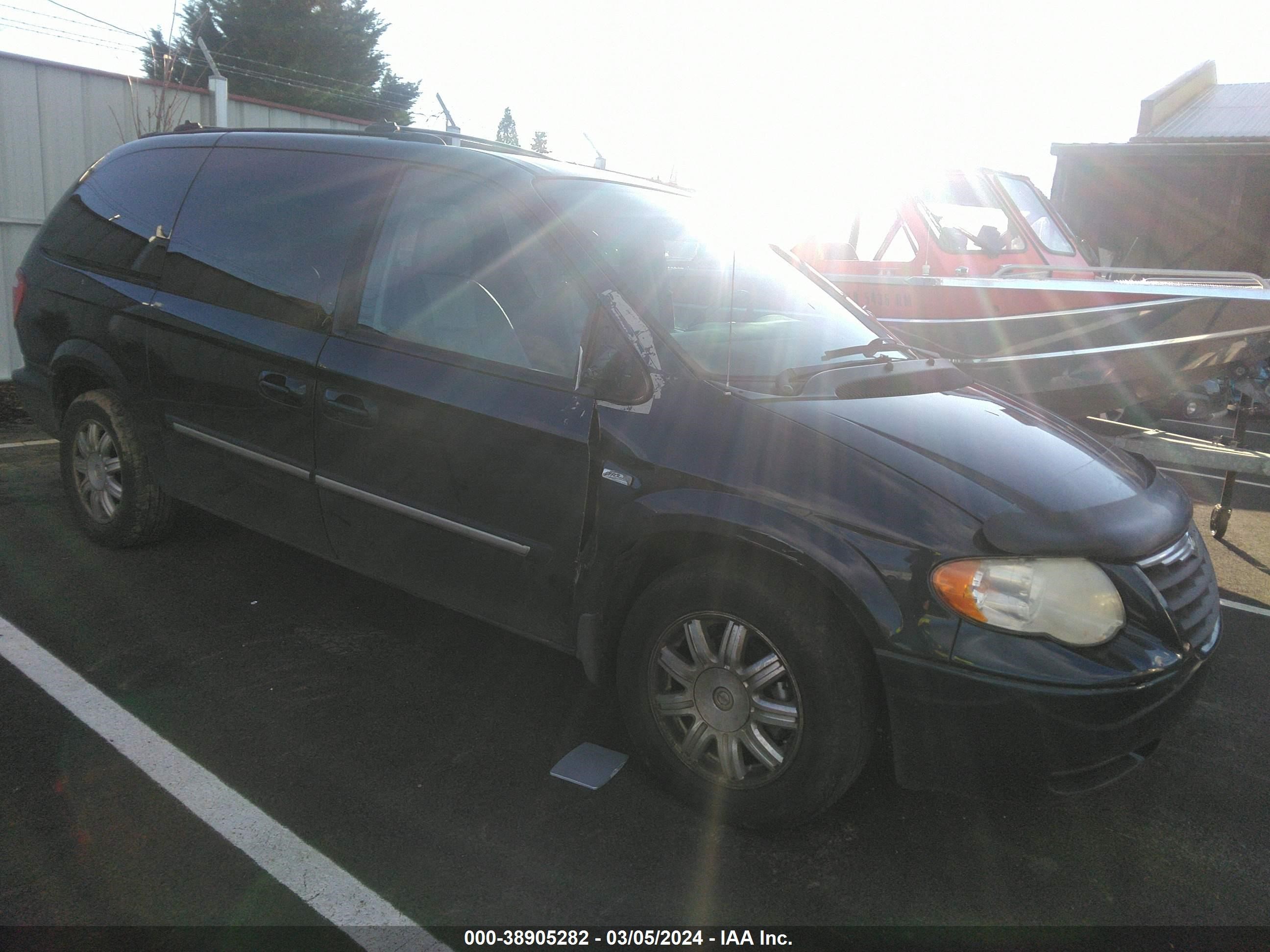 CHRYSLER TOWN & COUNTRY 2005 2c4gp54l35r284636