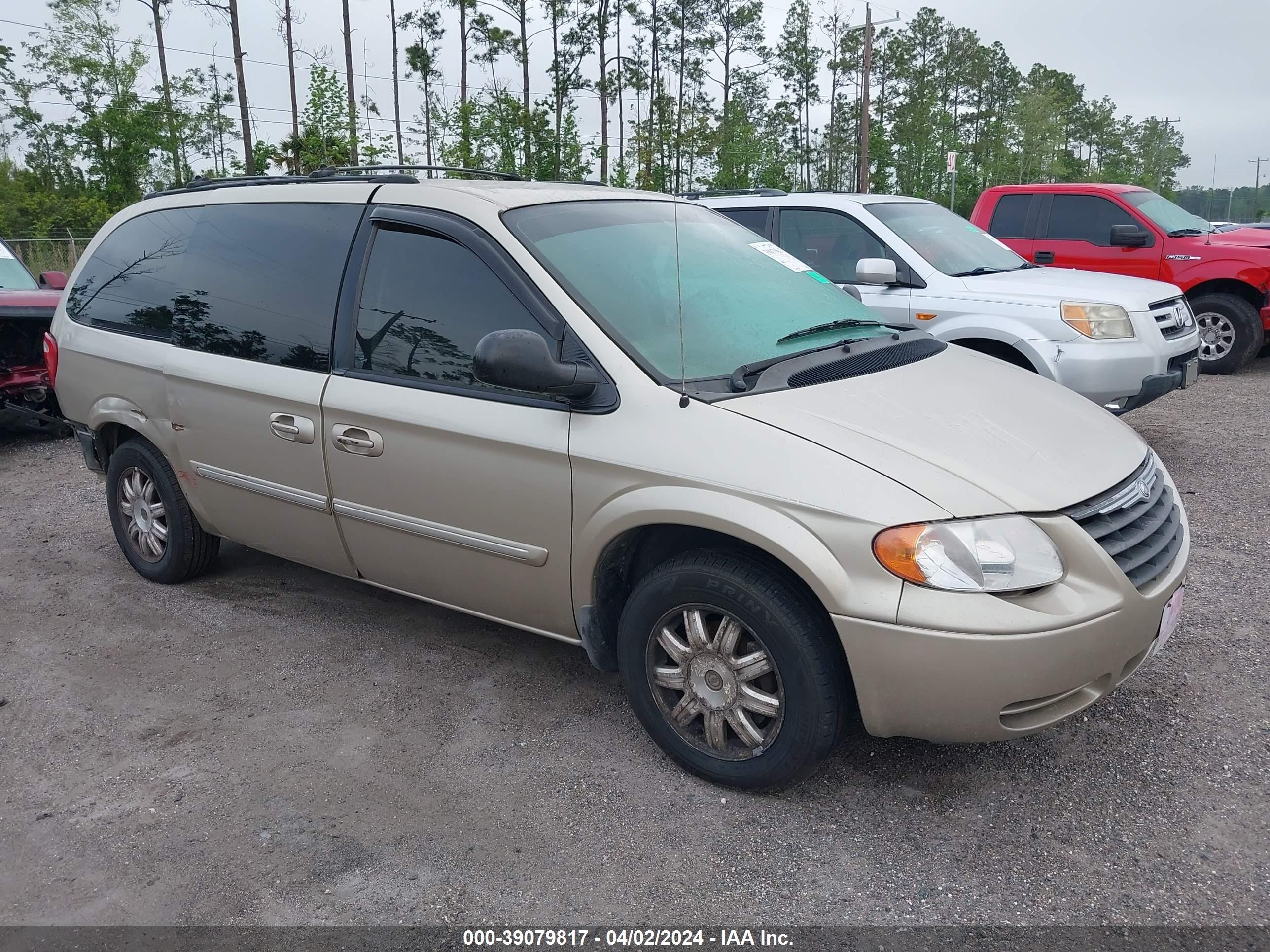 CHRYSLER TOWN & COUNTRY 2005 2c4gp54l35r542718