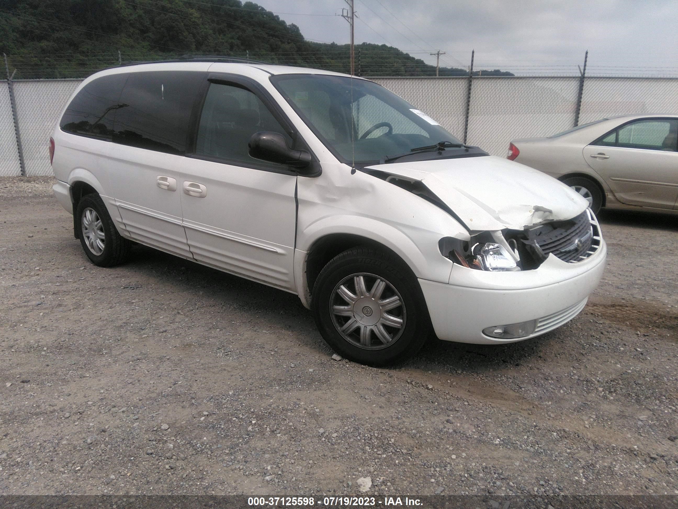 CHRYSLER TOWN & COUNTRY 2004 2c4gp54l44r620227