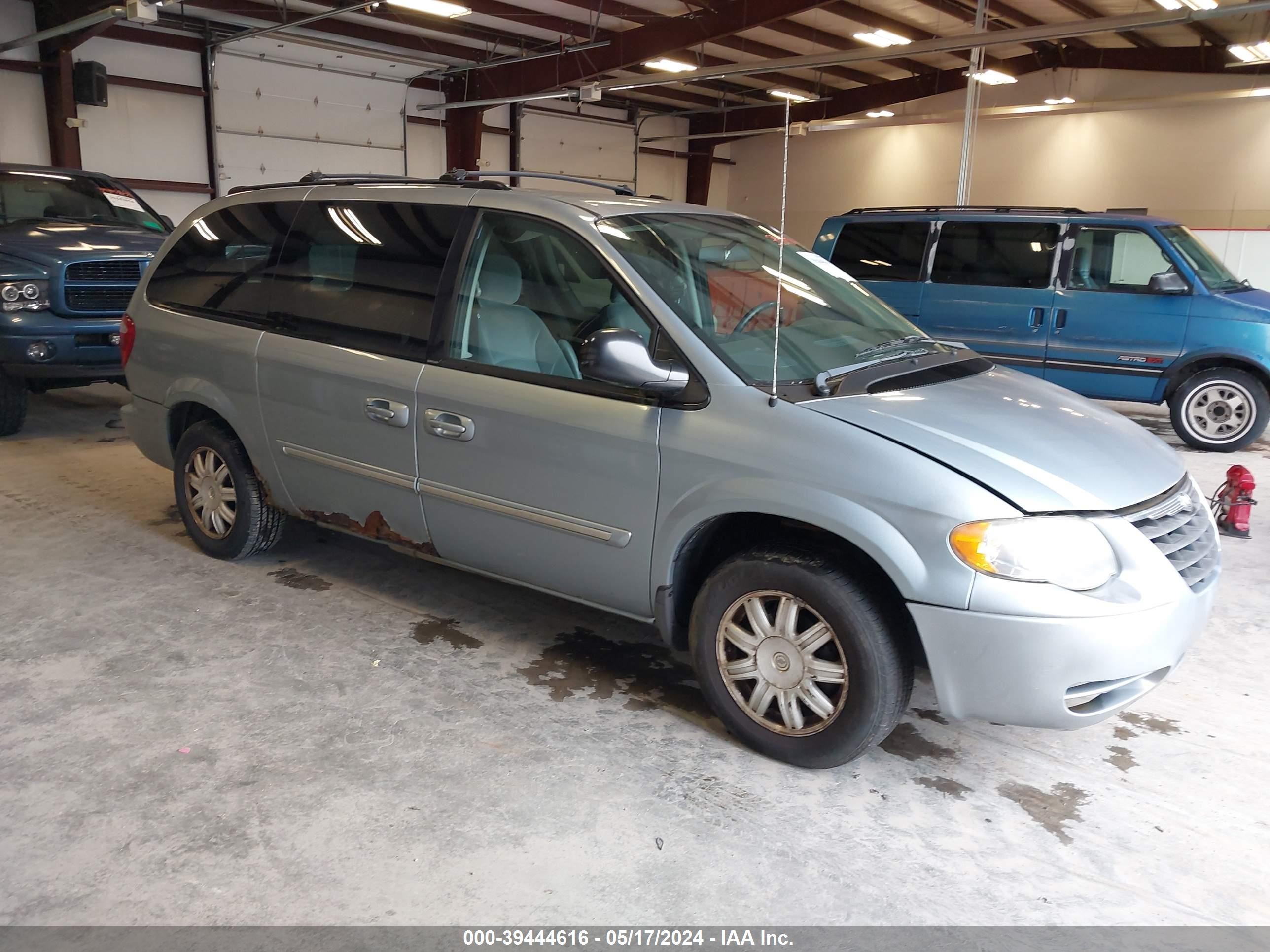 CHRYSLER TOWN & COUNTRY 2005 2c4gp54l45r581950