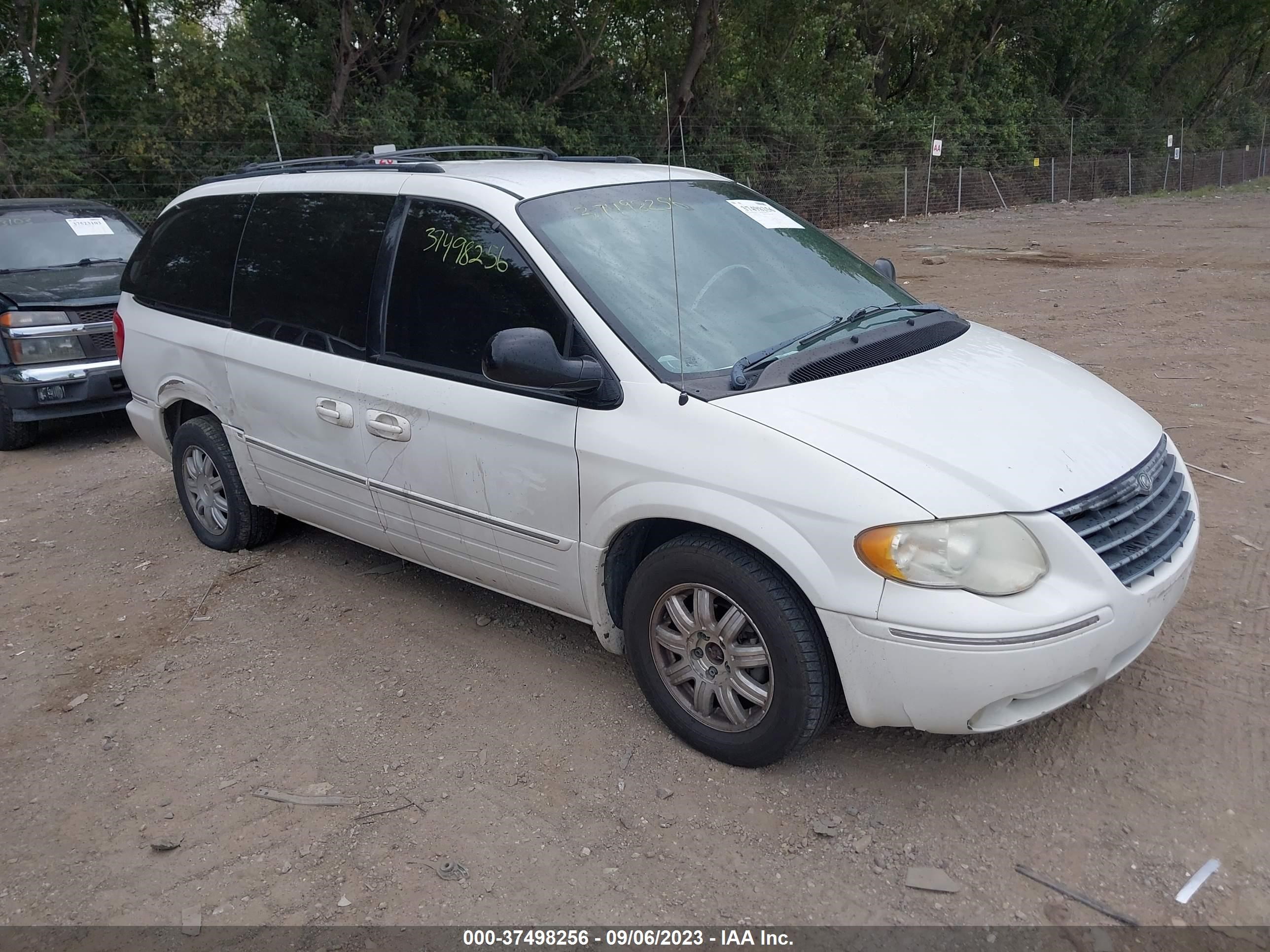 CHRYSLER TOWN & COUNTRY 2005 2c4gp54l55r157385