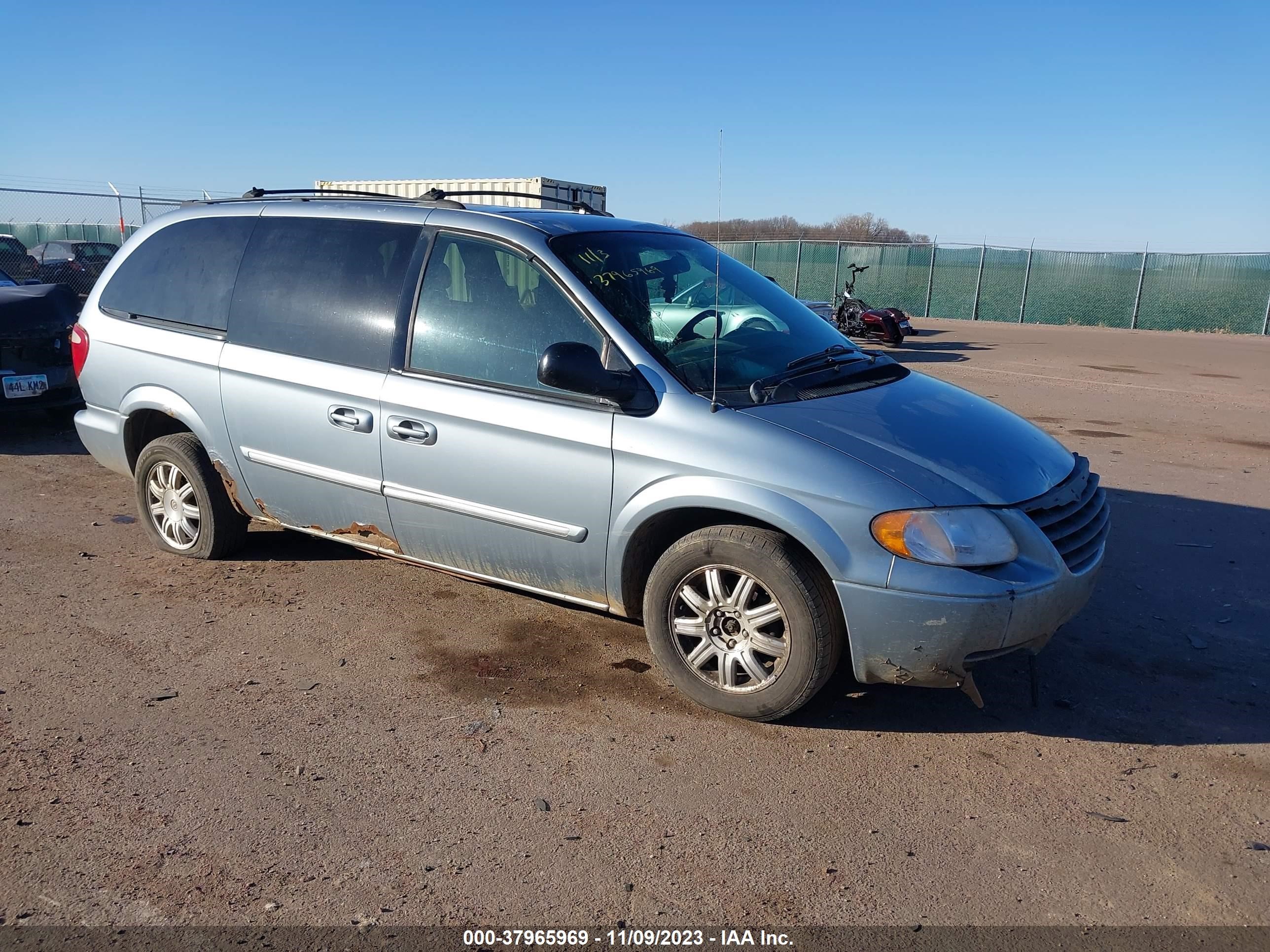 CHRYSLER TOWN & COUNTRY 2005 2c4gp54l65r114366