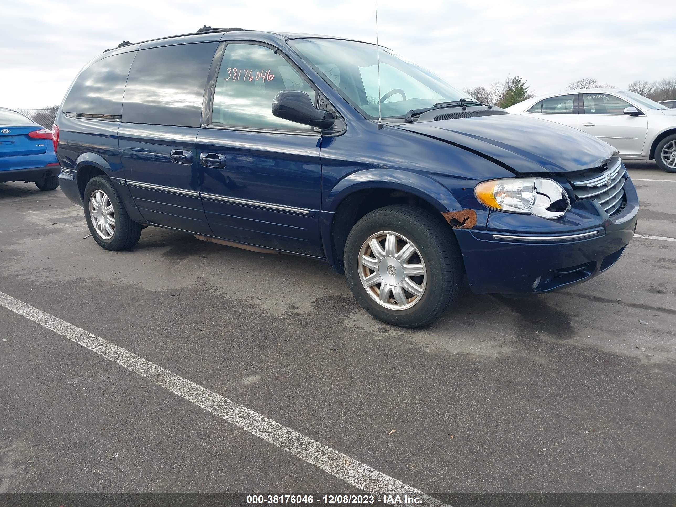 CHRYSLER TOWN & COUNTRY 2005 2c4gp54l75r203072