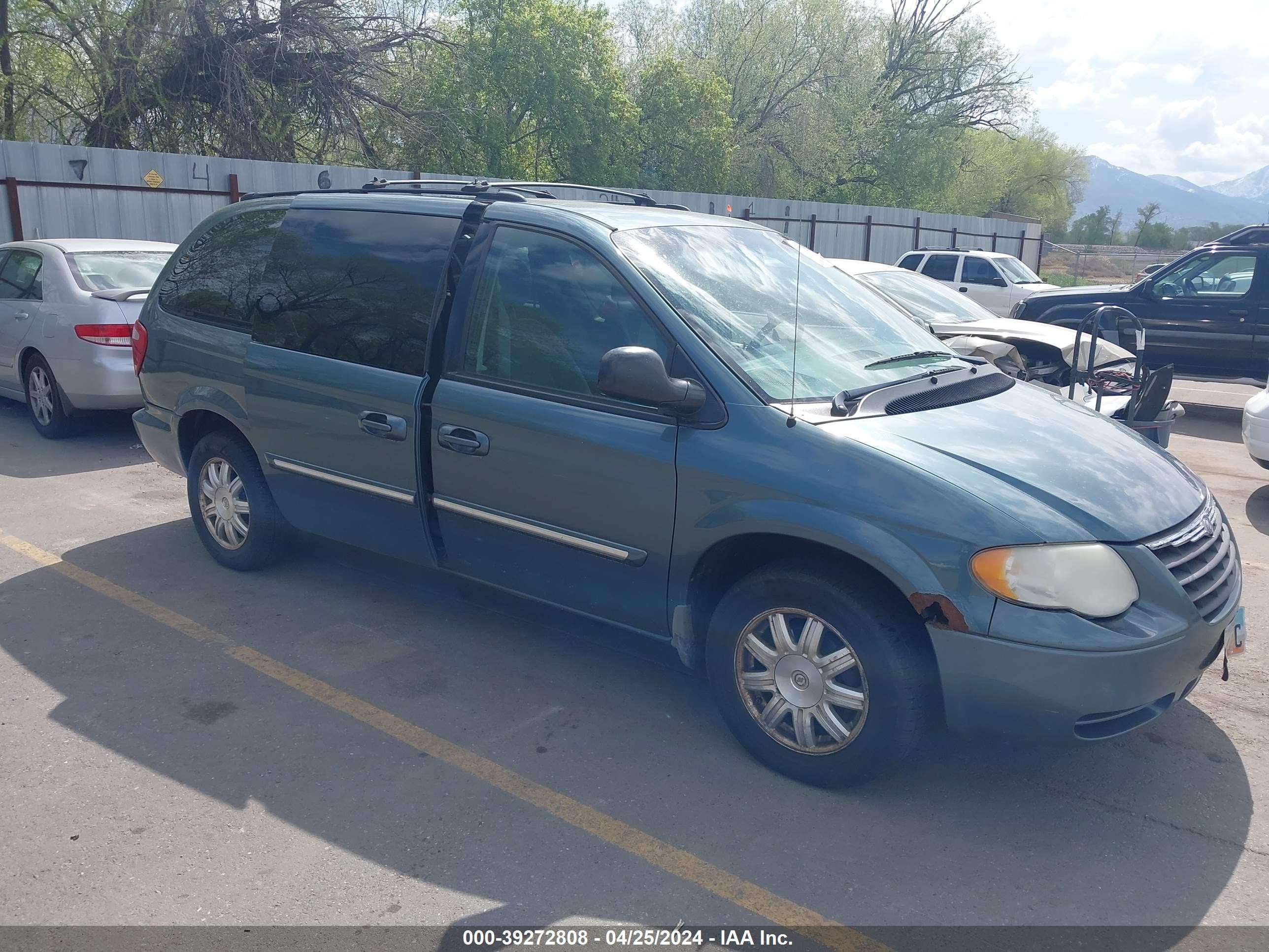 CHRYSLER TOWN & COUNTRY 2005 2c4gp54l75r375926