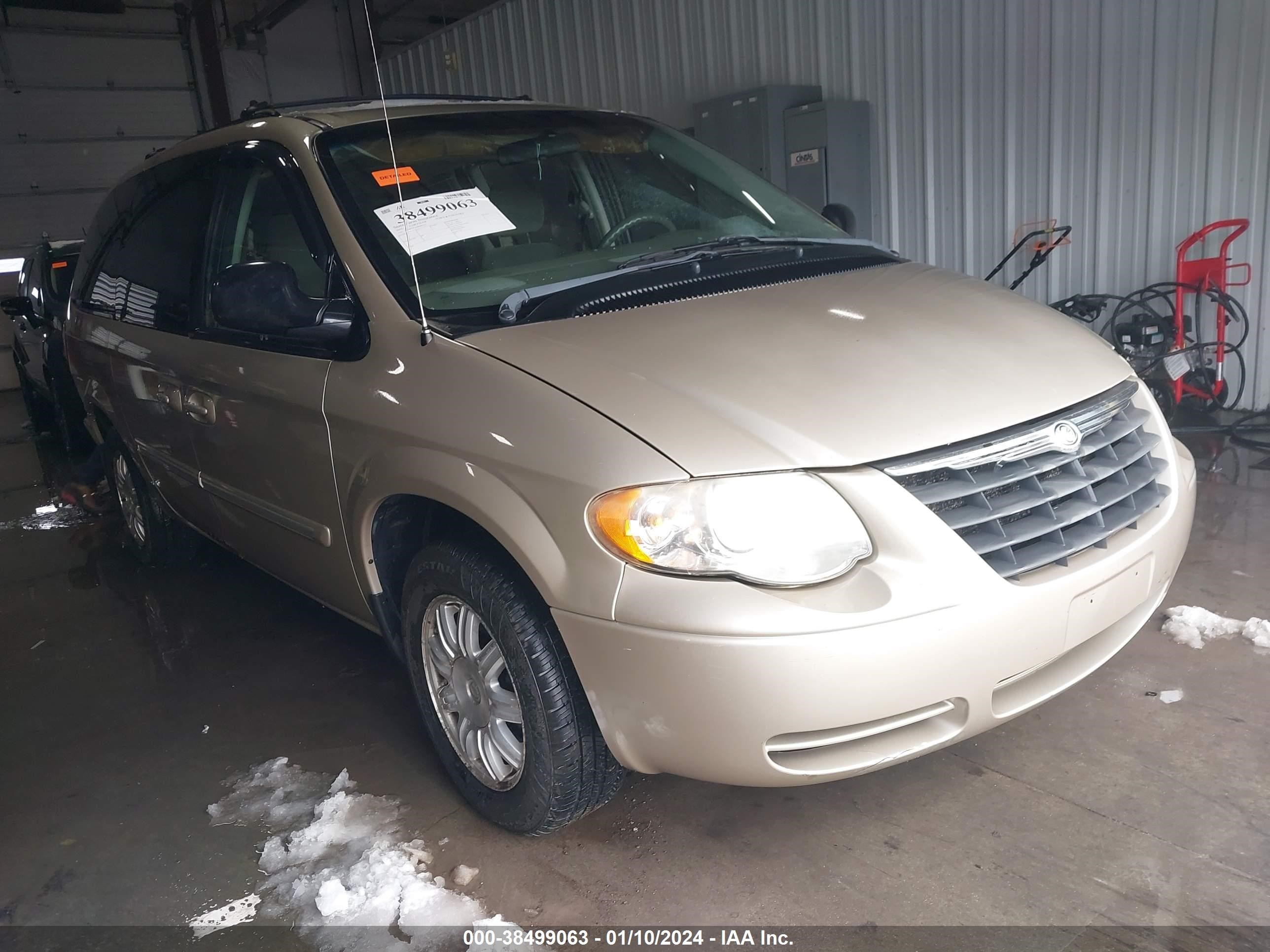 CHRYSLER TOWN & COUNTRY 2005 2c4gp54l85r460547