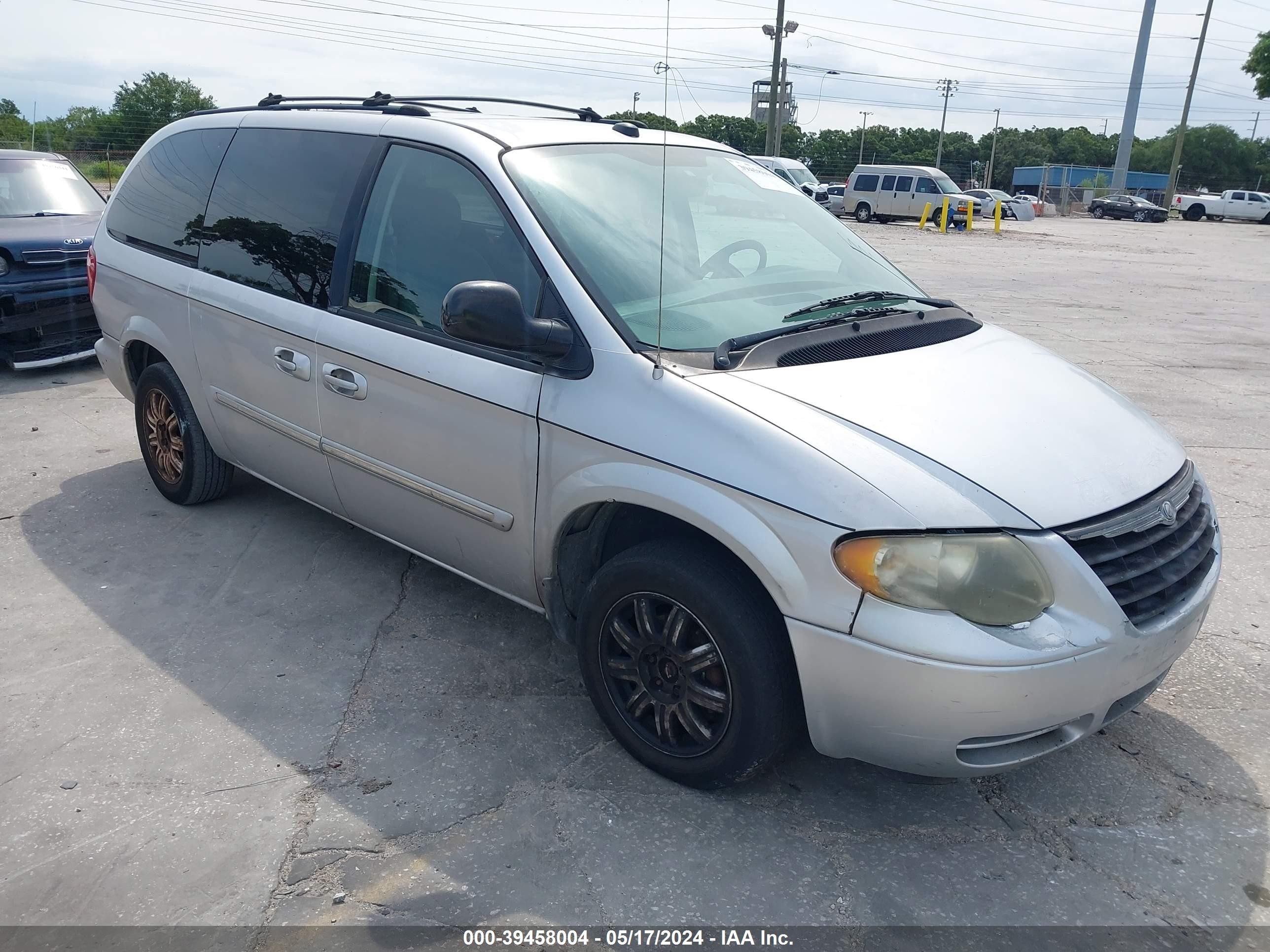 CHRYSLER TOWN & COUNTRY 2005 2c4gp54lx5r490925