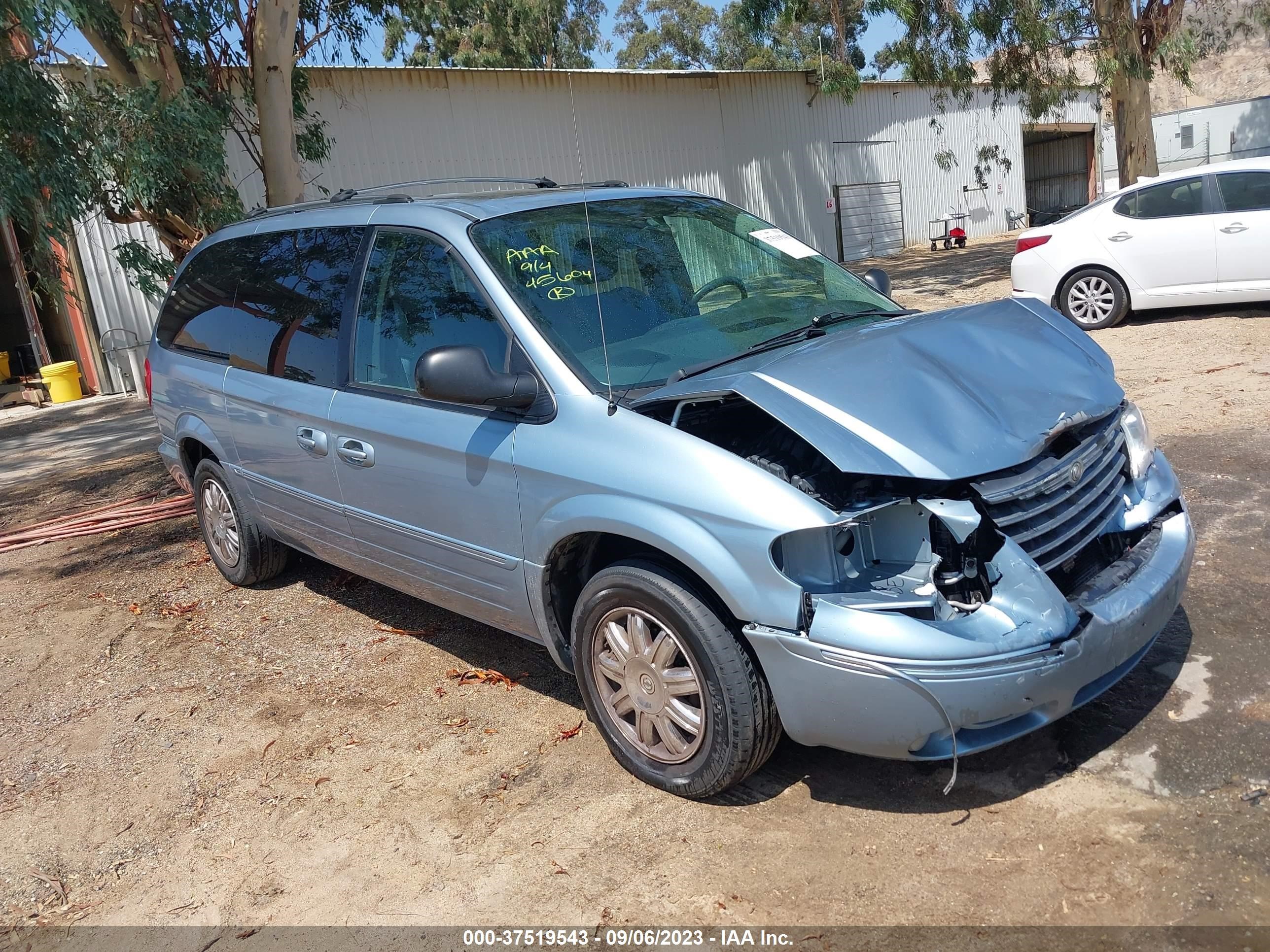 CHRYSLER TOWN & COUNTRY 2005 2c4gp64l05r200049