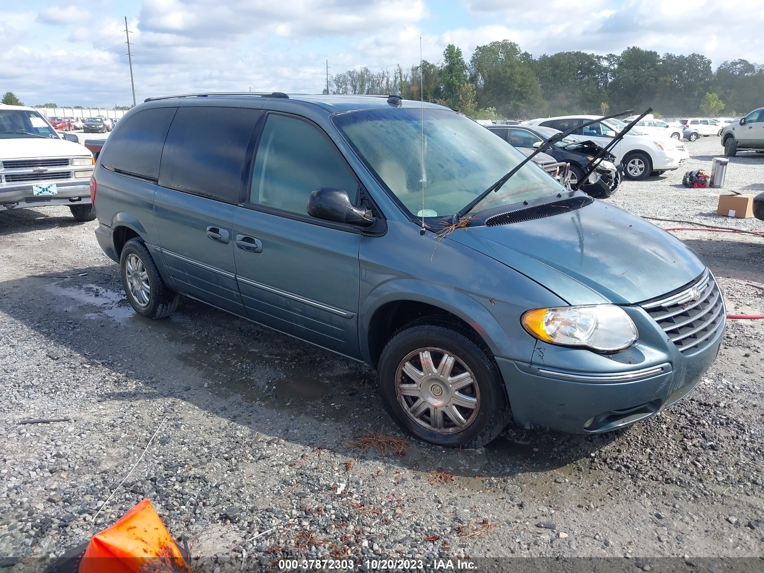 CHRYSLER TOWN & COUNTRY 2005 2c4gp64l05r278184