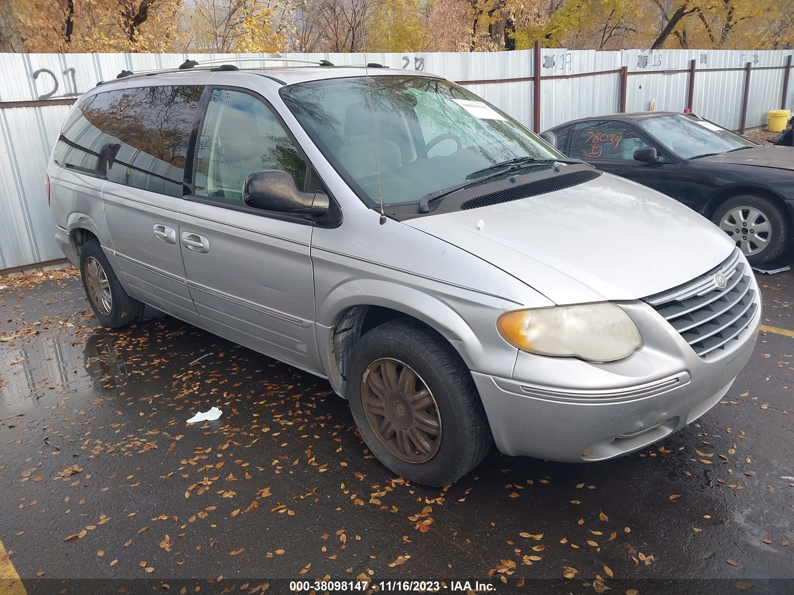 CHRYSLER TOWN & COUNTRY 2005 2c4gp64l85r457685