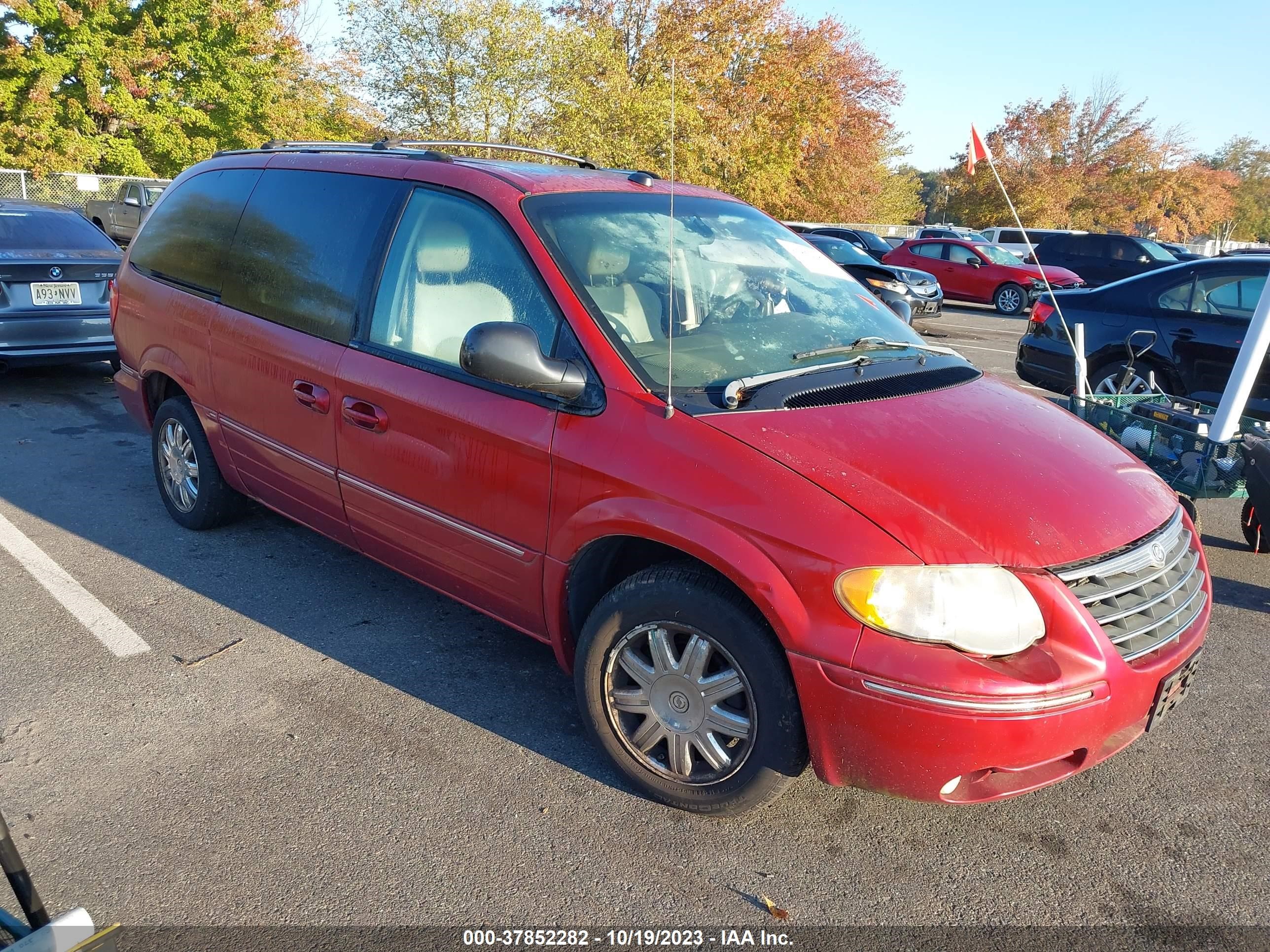 CHRYSLER TOWN & COUNTRY 2005 2c4gp64lx5r472639