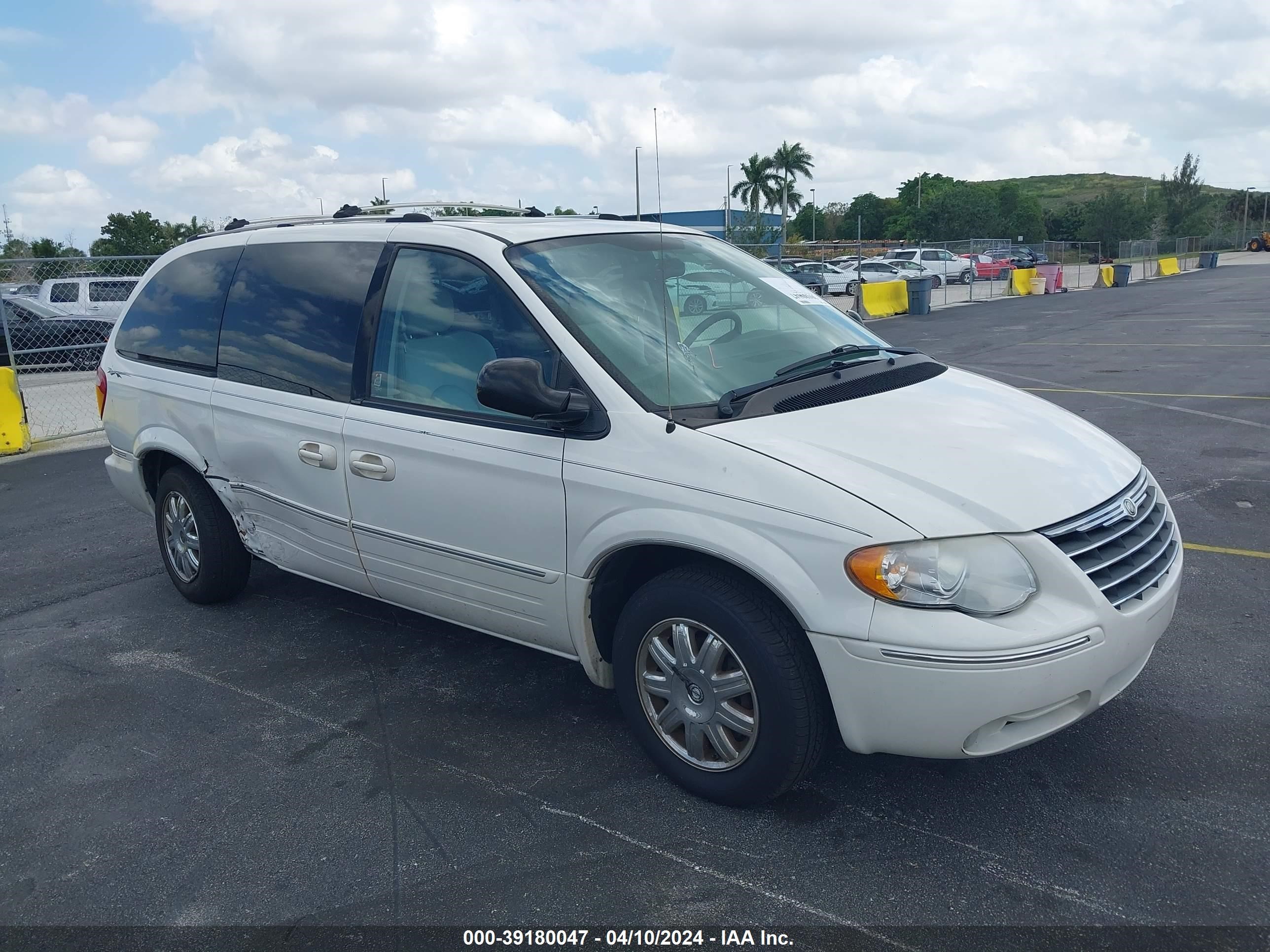 CHRYSLER TOWN & COUNTRY 2005 2c4gp64lx5r515215