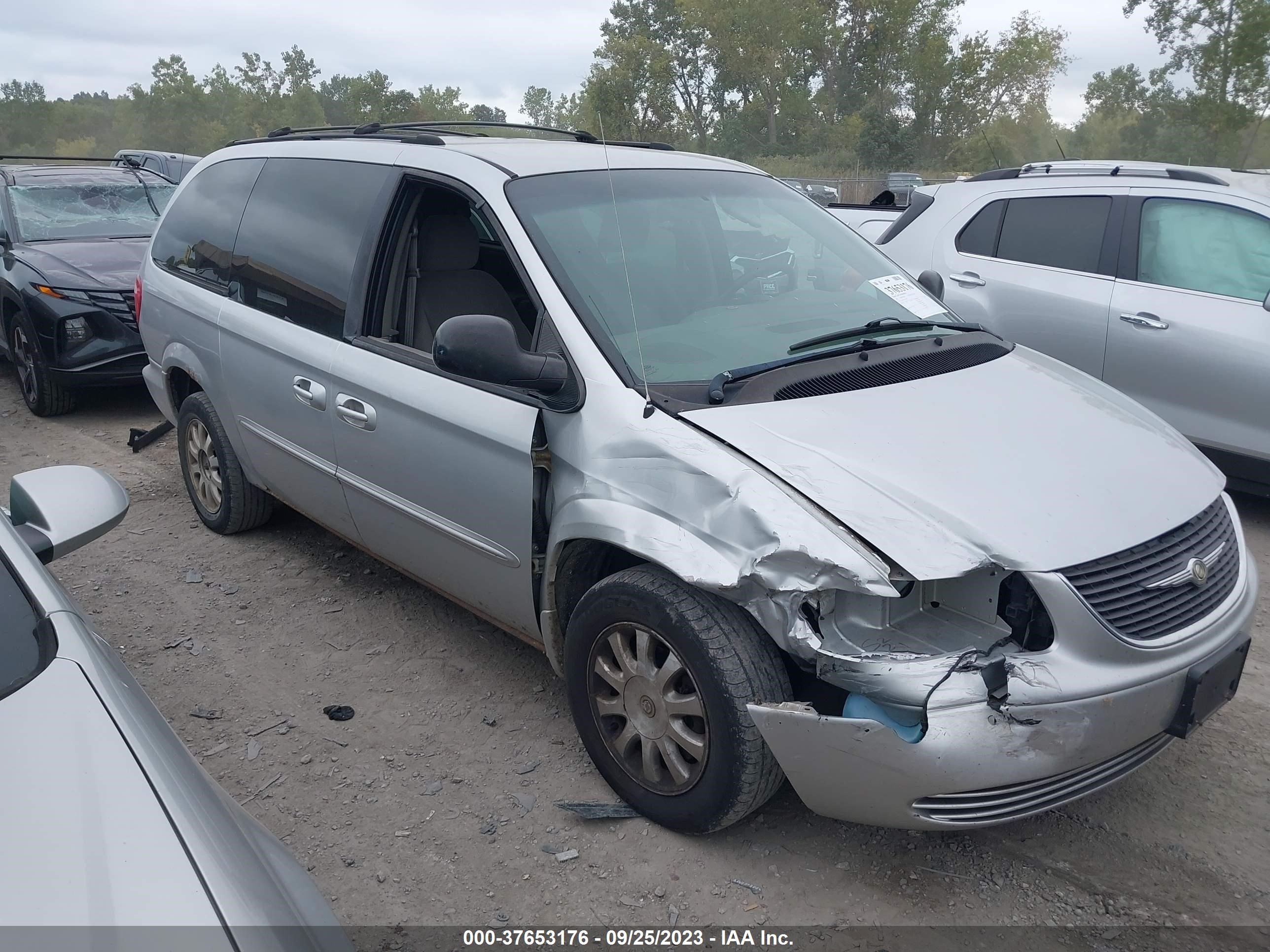 CHRYSLER TOWN & COUNTRY 2003 2c4gp74l13r165668