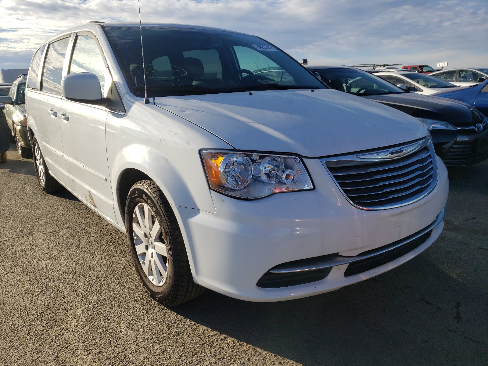 CHRYSLER TOWN &AMP COU 2015 2c4rc1ag0fr672686